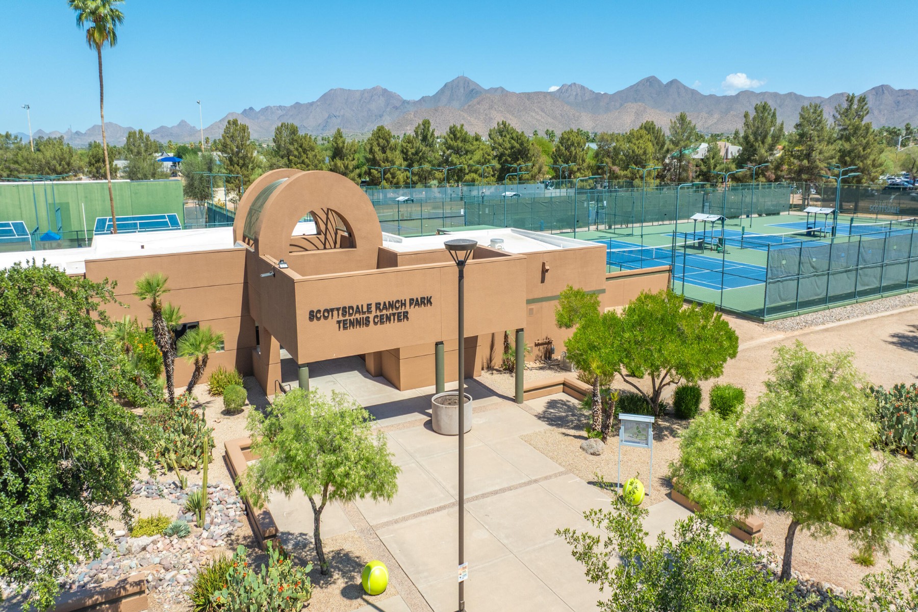  10175 E Cochise Drive  Scottsdale, AZ - 物件實景