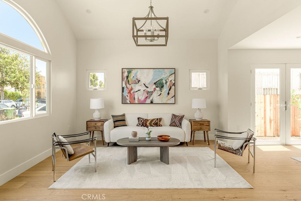 Los Angeles, California, 90018, United States, 3 Bedrooms Bedrooms, ,2 BathroomsBathrooms,Residential,For Sale,1905808