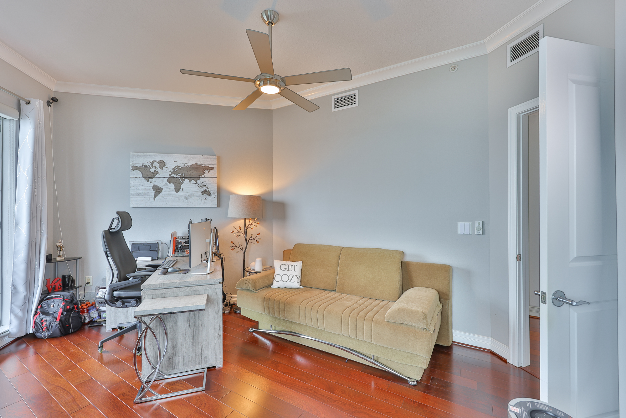 Tampa, Florida, 33602, United States, 3 Bedrooms Bedrooms, ,3 BathroomsBathrooms,Residential,For Sale,1982527