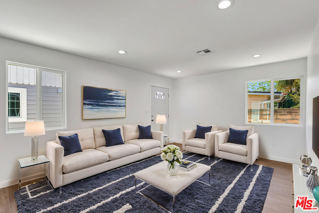 Reseda, California, 91335, United States, 10 Bedrooms Bedrooms, ,Residential,For Sale,1906500