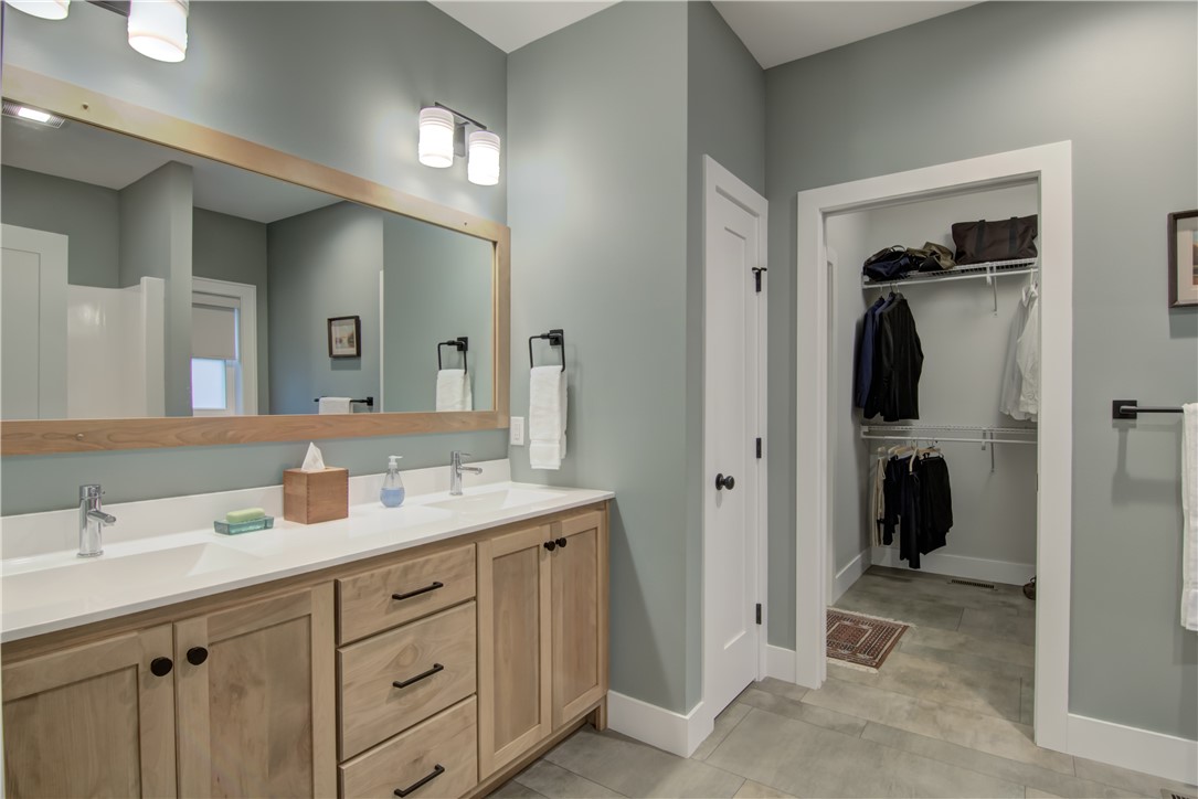 Eleva, Wisconsin, 54738, United States, 5 Bedrooms Bedrooms, ,3 BathroomsBathrooms,Residential,For Sale,1989894