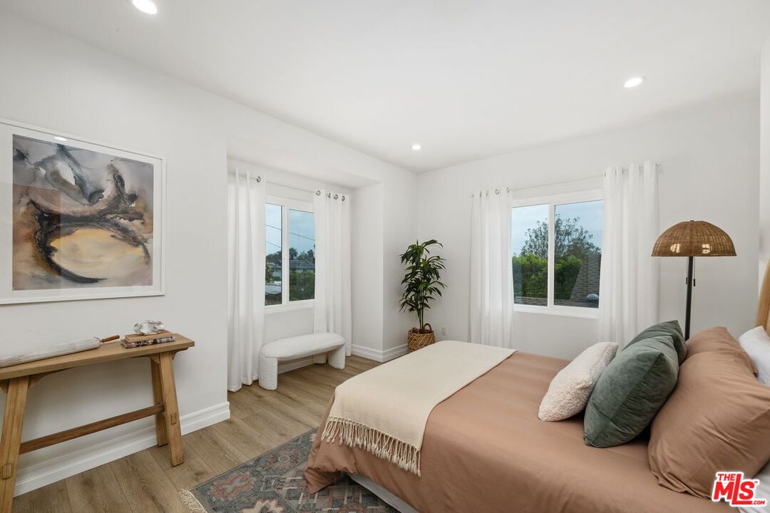 Los Angeles, California, 90004, United States, 4 Bedrooms Bedrooms, ,3 BathroomsBathrooms,Residential,For Sale,1785182