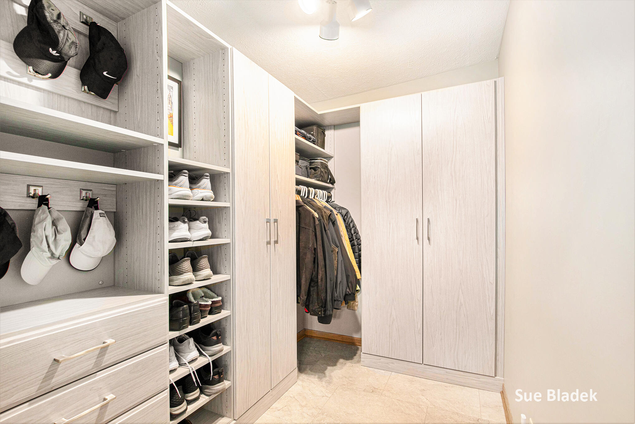 Holland, Michigan, 49424, United States, 3 Bedrooms Bedrooms, ,3 BathroomsBathrooms,Residential,For Sale,1989003