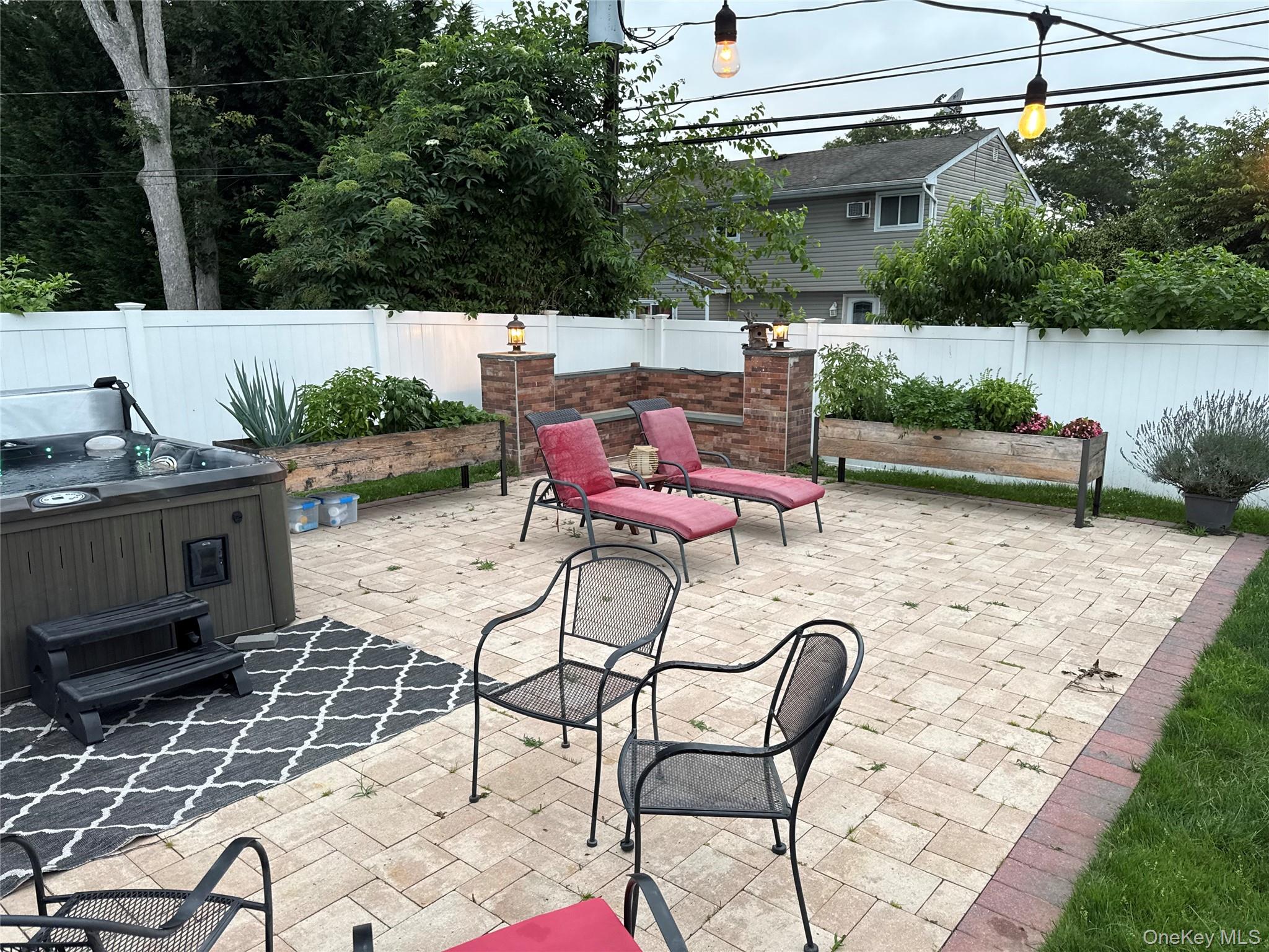 Port Jefferson Station, New York, 11776, United States, 3 Bedrooms Bedrooms, ,2 BathroomsBathrooms,Residential,For Sale,1938737