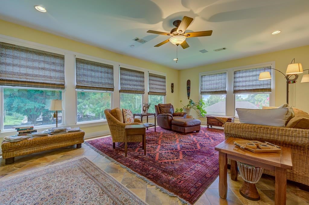 Vicksburg, Mississippi, 39180, United States, 4 Bedrooms Bedrooms, ,4 BathroomsBathrooms,Residential,For Sale,1778903