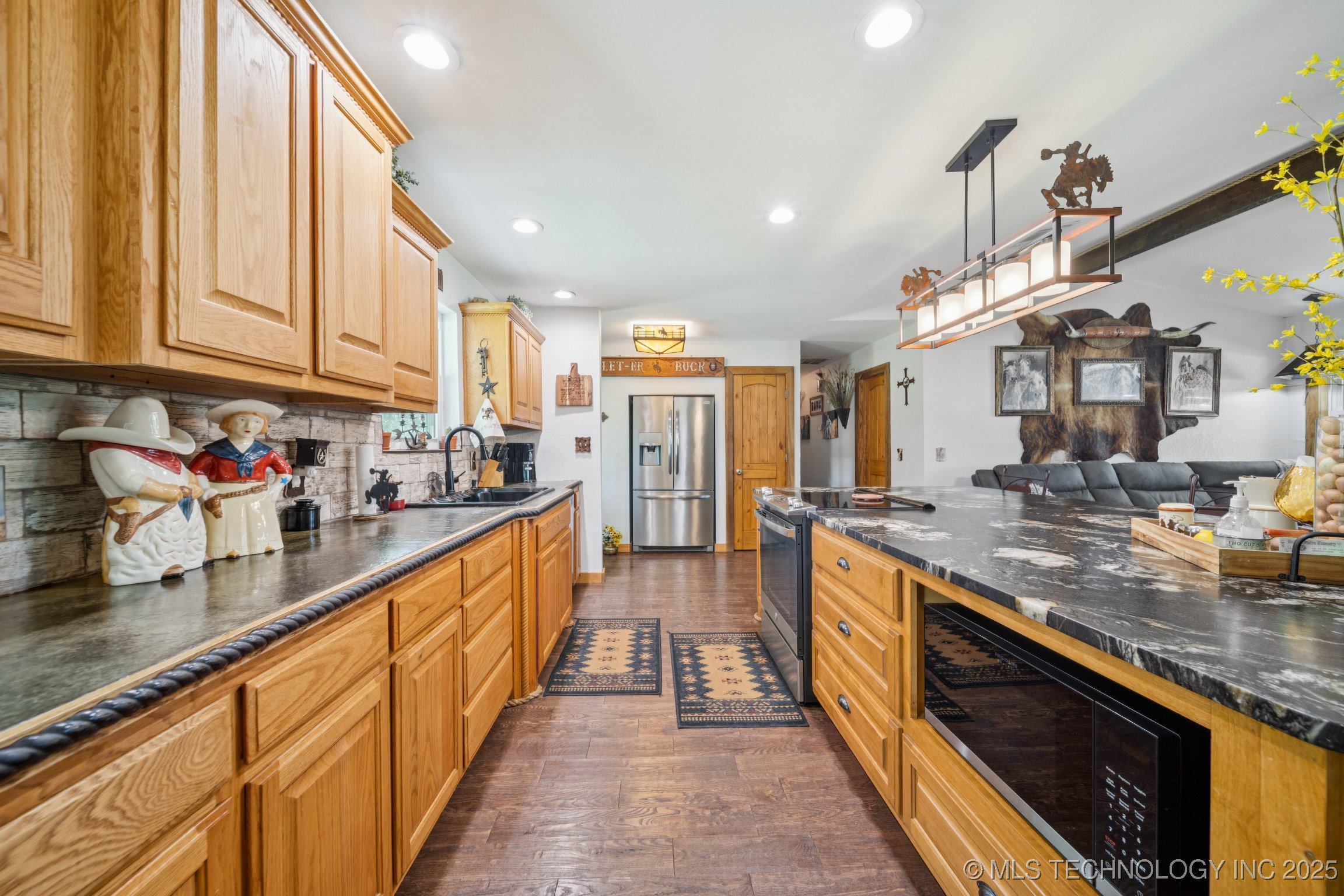 Barnsdall, Oklahoma, 74002, United States, 4 Bedrooms Bedrooms, ,3 BathroomsBathrooms,Residential,For Sale,1898751