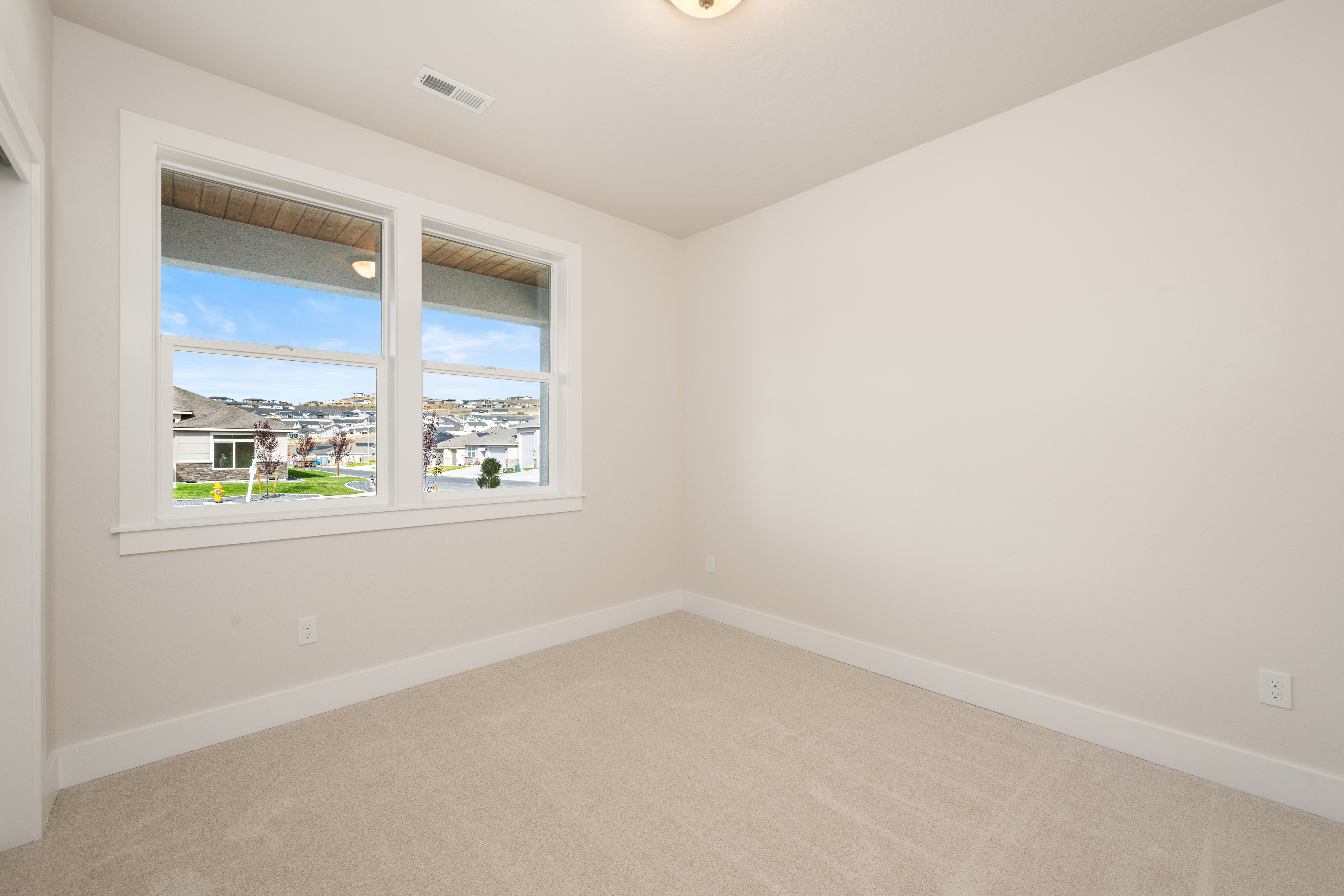 Apple Valley Gem with4 Beds and Custom Finishes - 物件實景