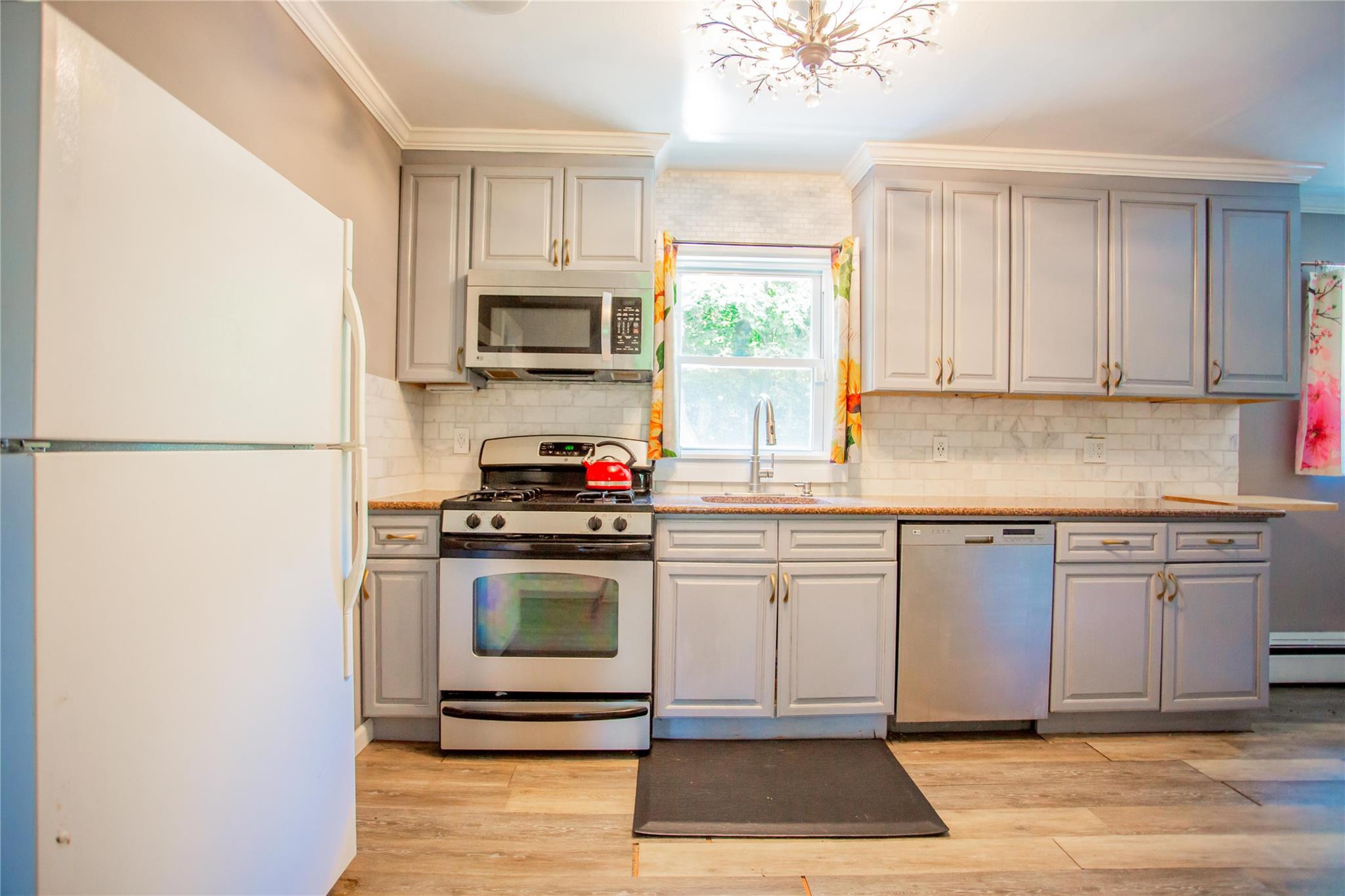 Huntington, New York, 11743, United States, 2 Bedrooms Bedrooms, ,2 BathroomsBathrooms,Residential,For Sale,1847345