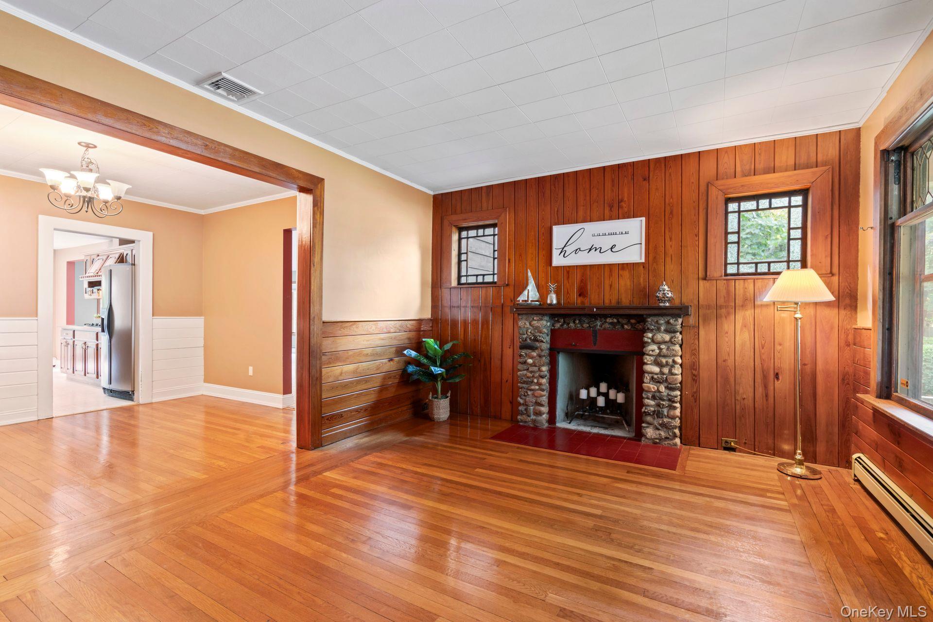 East Northport, New York, 11731, United States, 3 Bedrooms Bedrooms, ,2 BathroomsBathrooms,Residential,For Sale,1942269