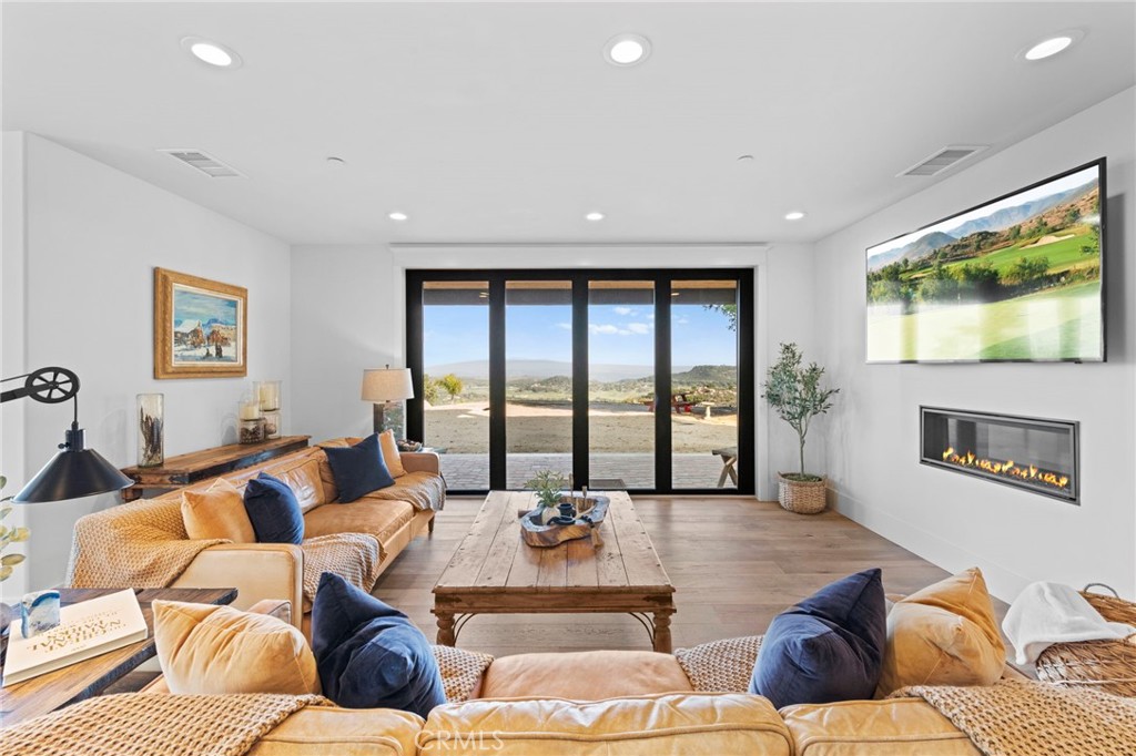 Murrieta, California, 92562, United States, 4 Bedrooms Bedrooms, ,4 BathroomsBathrooms,Residential,For Sale,1991756