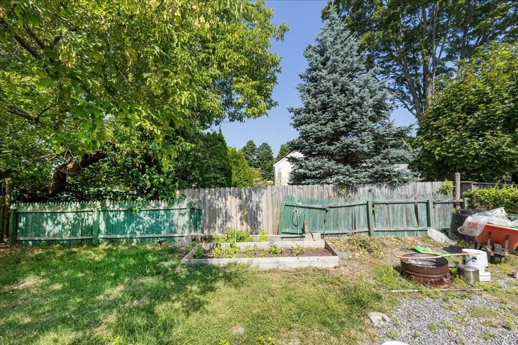 Lowell, Massachusetts, 01854, United States, 3 Bedrooms Bedrooms, ,2 BathroomsBathrooms,Residential,For Sale,1918371