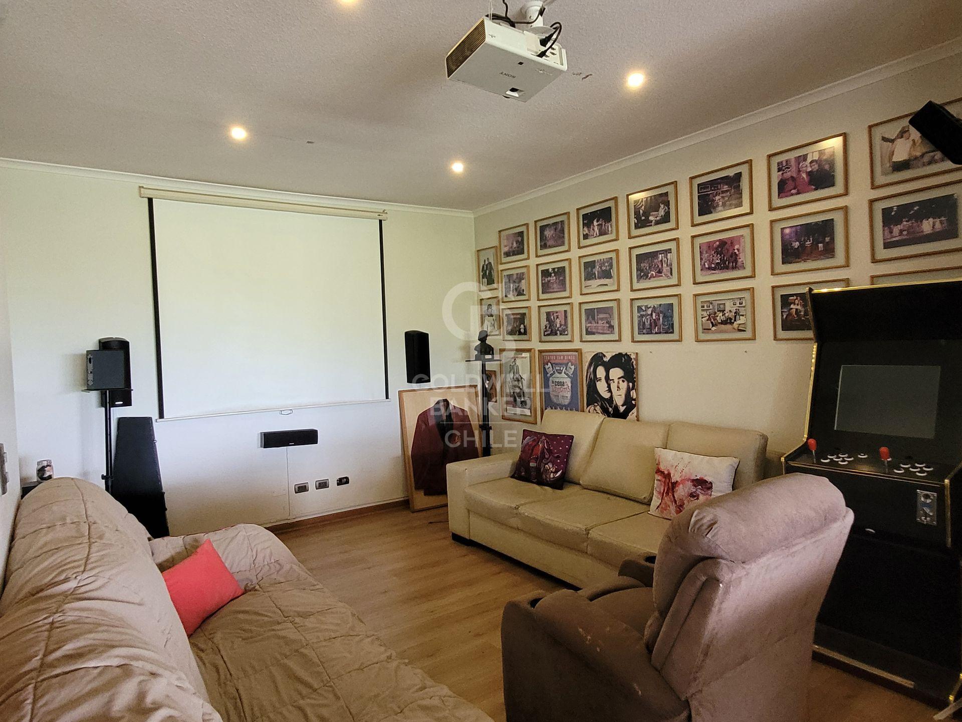 Las Condes, Chile, 5 Bedrooms Bedrooms, ,5 BathroomsBathrooms,Residential,For Sale,1744666