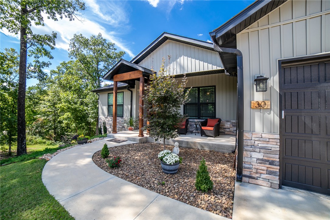 Bella Vista, Arkansas, 72714, United States, 3 Bedrooms Bedrooms, ,3 BathroomsBathrooms,Residential,For Sale,1959156