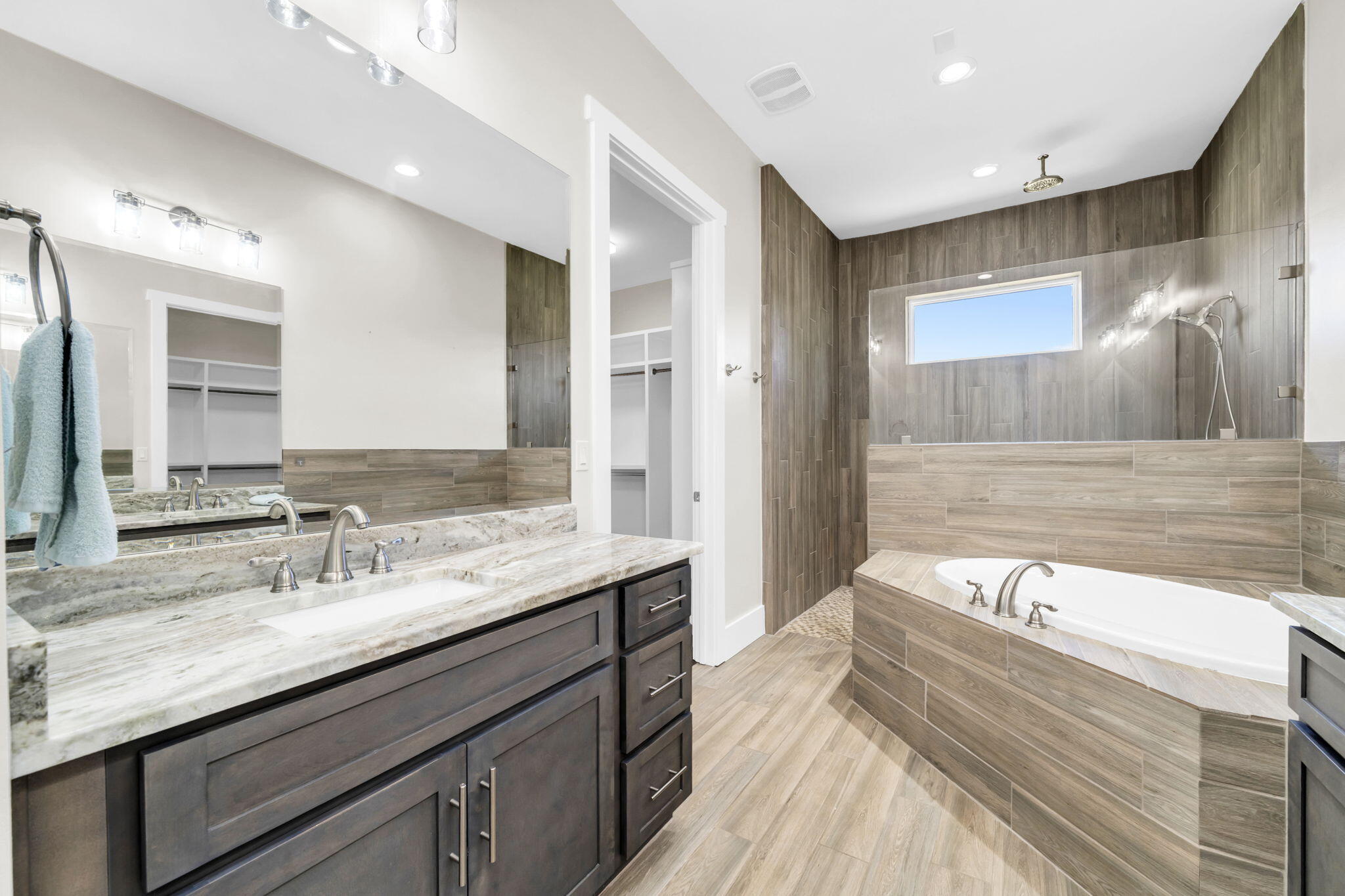 Freeport, Florida, 32439, United States, 4 Bedrooms Bedrooms, ,3 BathroomsBathrooms,Residential,For Sale,1970468