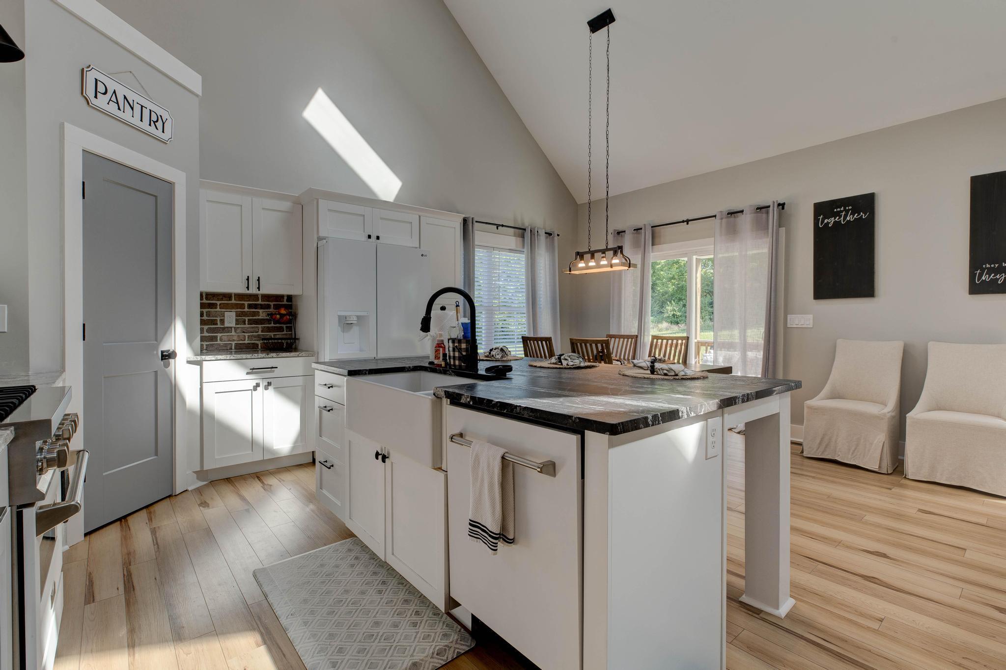 Richmond, Kentucky, 40475, United States, 4 Bedrooms Bedrooms, ,6 BathroomsBathrooms,Residential,For Sale,1971513