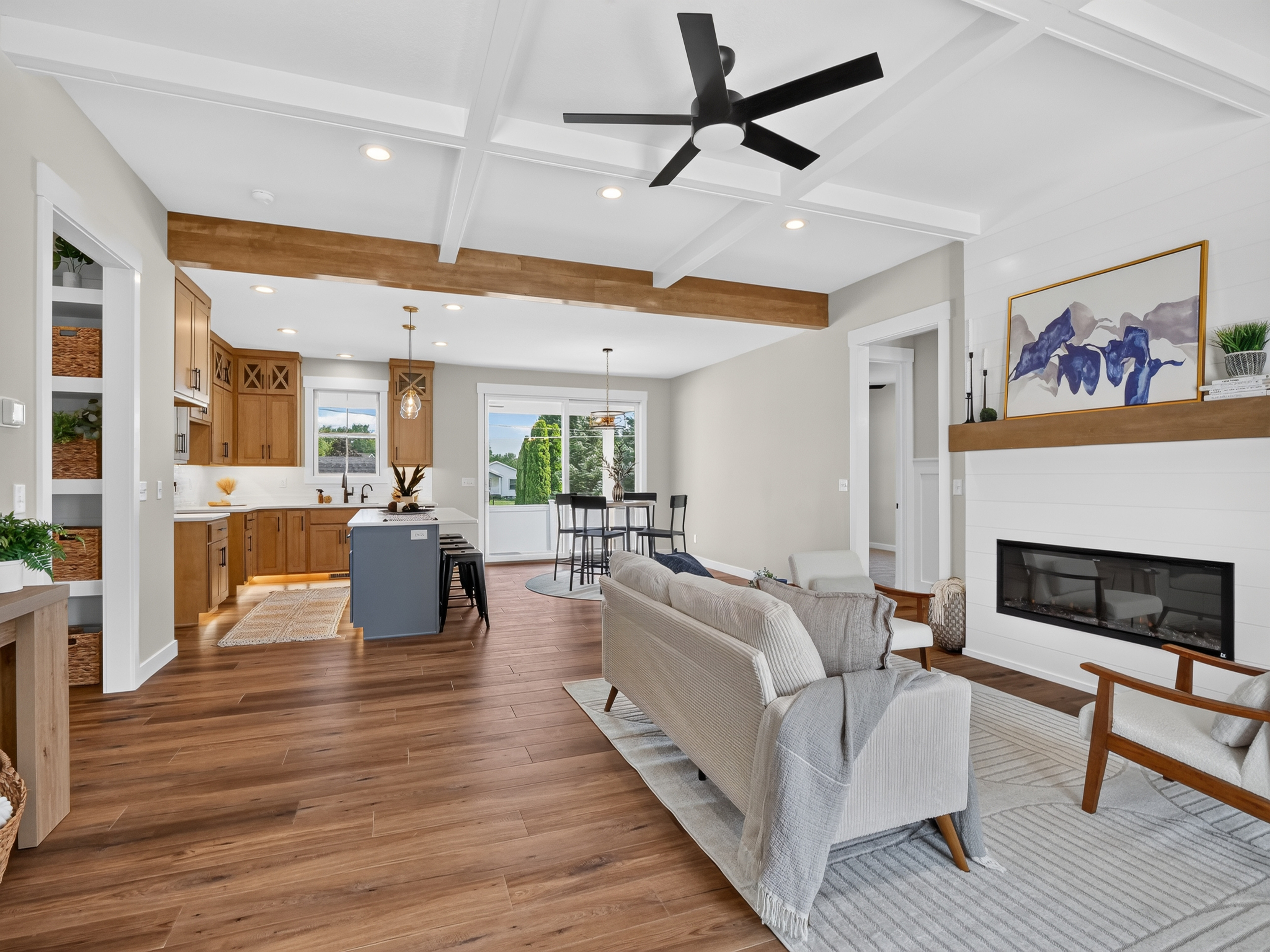  Modern Farmhouse w/ High-End Finishes - 物件實景