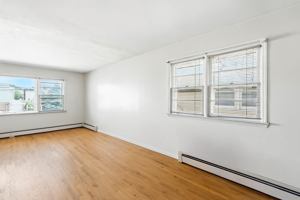 Floral Park, New York, 11001, United States, 3 Bedrooms Bedrooms, ,3 BathroomsBathrooms,Residential,For Sale,1928603