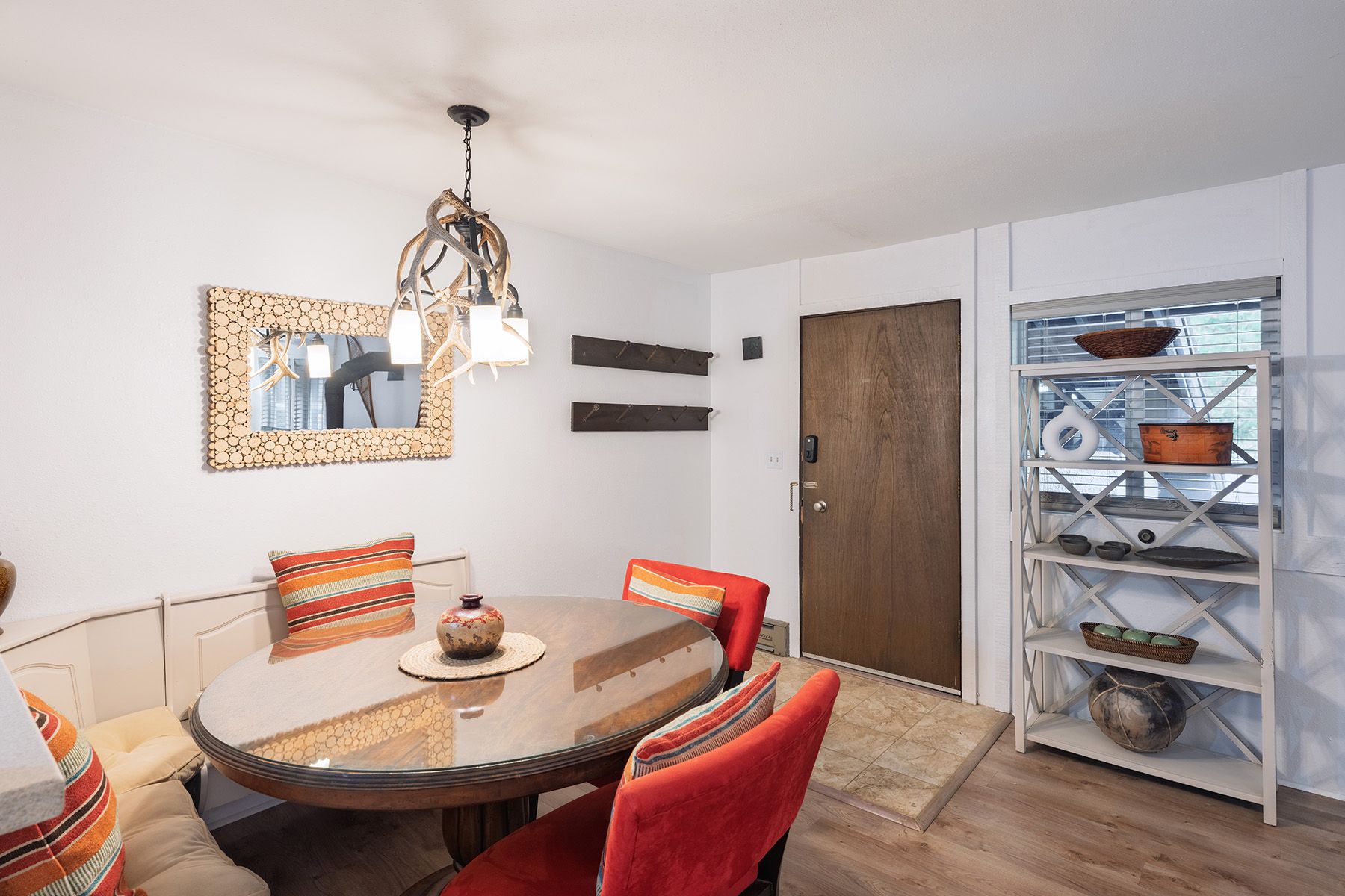  Inviting Top-Floor Condominium - 物件實景