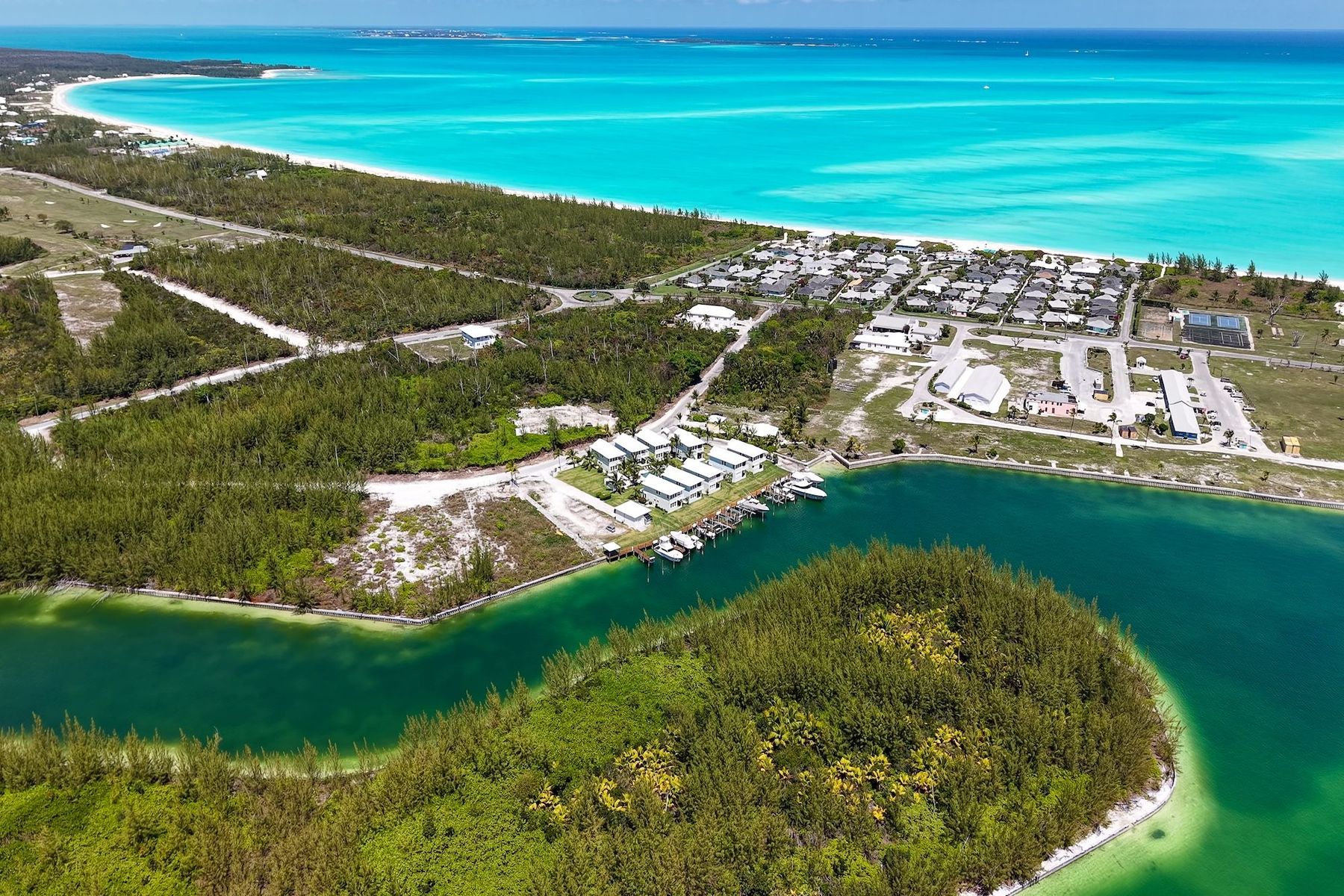  Modern Waterfront Home with Private Dock - 物件實景
