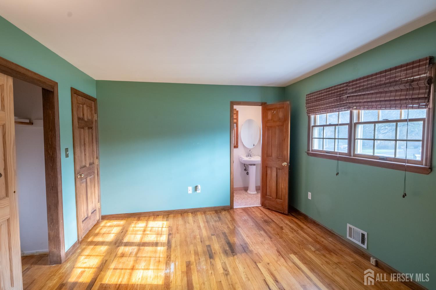 East Brunswick, New Jersey, 08816, United States, 3 Bedrooms Bedrooms, ,2 BathroomsBathrooms,Residential,For Sale,2002265