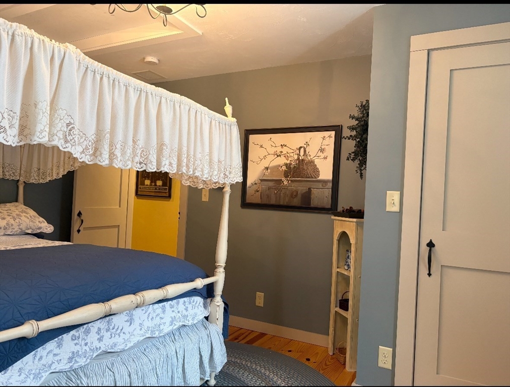 Northbridge, Massachusetts, 01588, United States, 4 Bedrooms Bedrooms, ,2 BathroomsBathrooms,Residential,For Sale,2015326