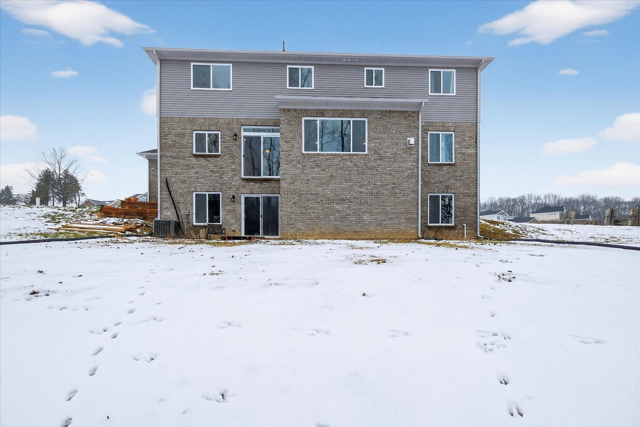 Ortonville, Michigan, 48462, United States, 5 Bedrooms Bedrooms, ,3 BathroomsBathrooms,Residential,For Sale,2008578