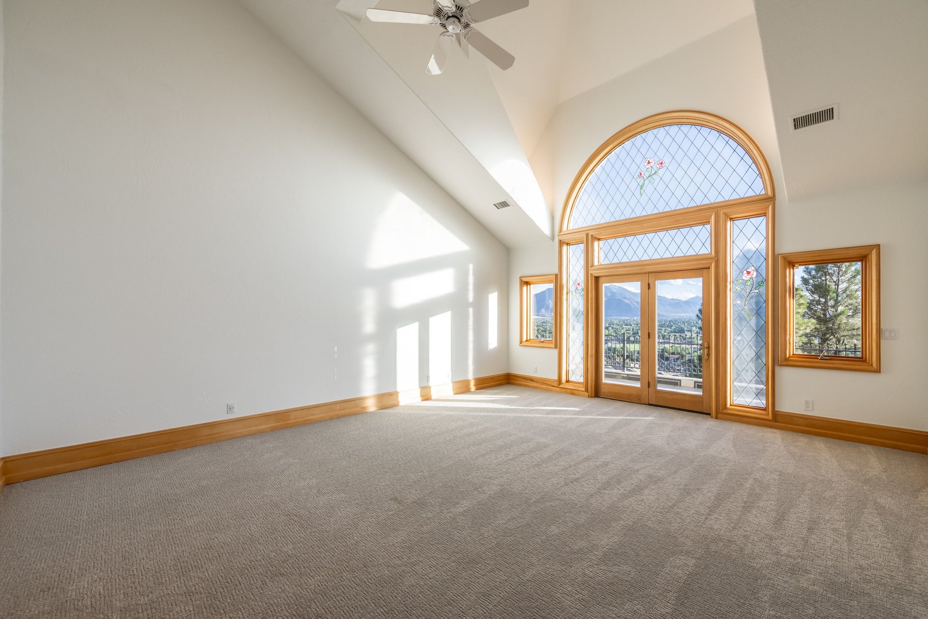  European Estate with Huge Views of the Valley - 物件實景