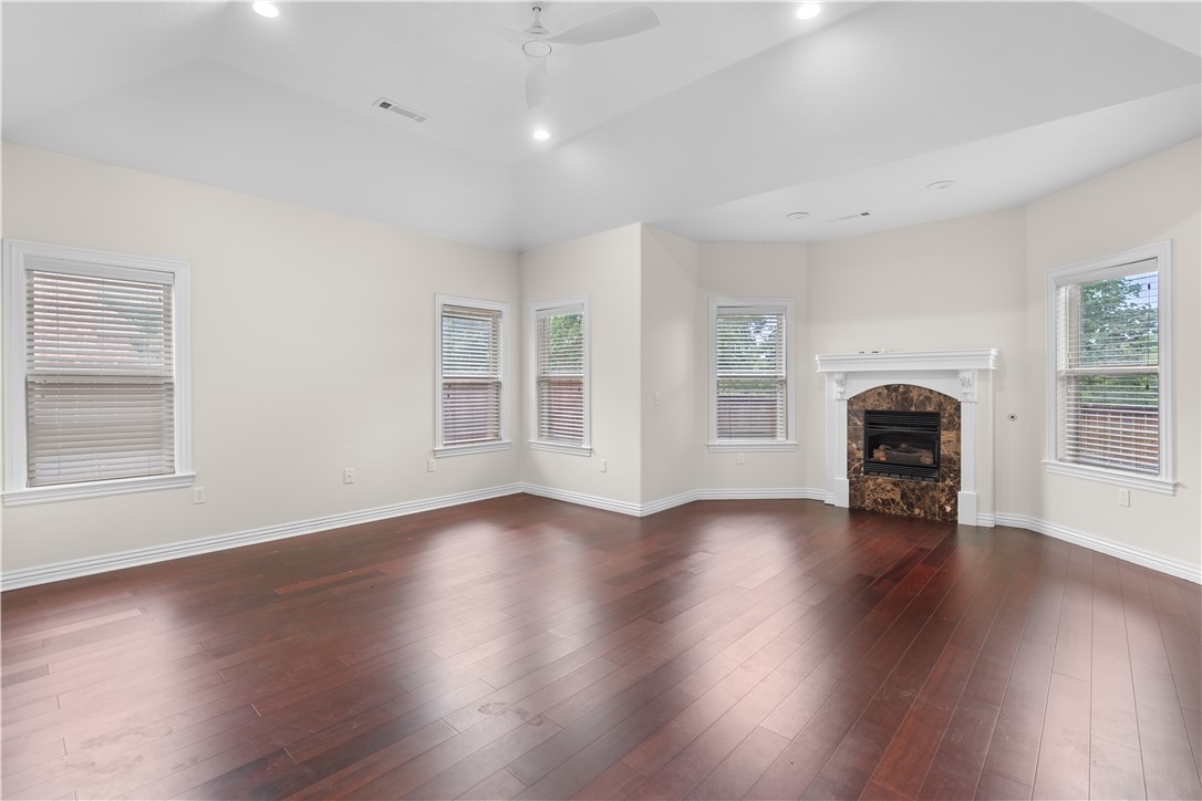 Fayetteville, Arkansas, 72704, United States, 5 Bedrooms Bedrooms, ,4 BathroomsBathrooms,Residential,For Sale,1877599