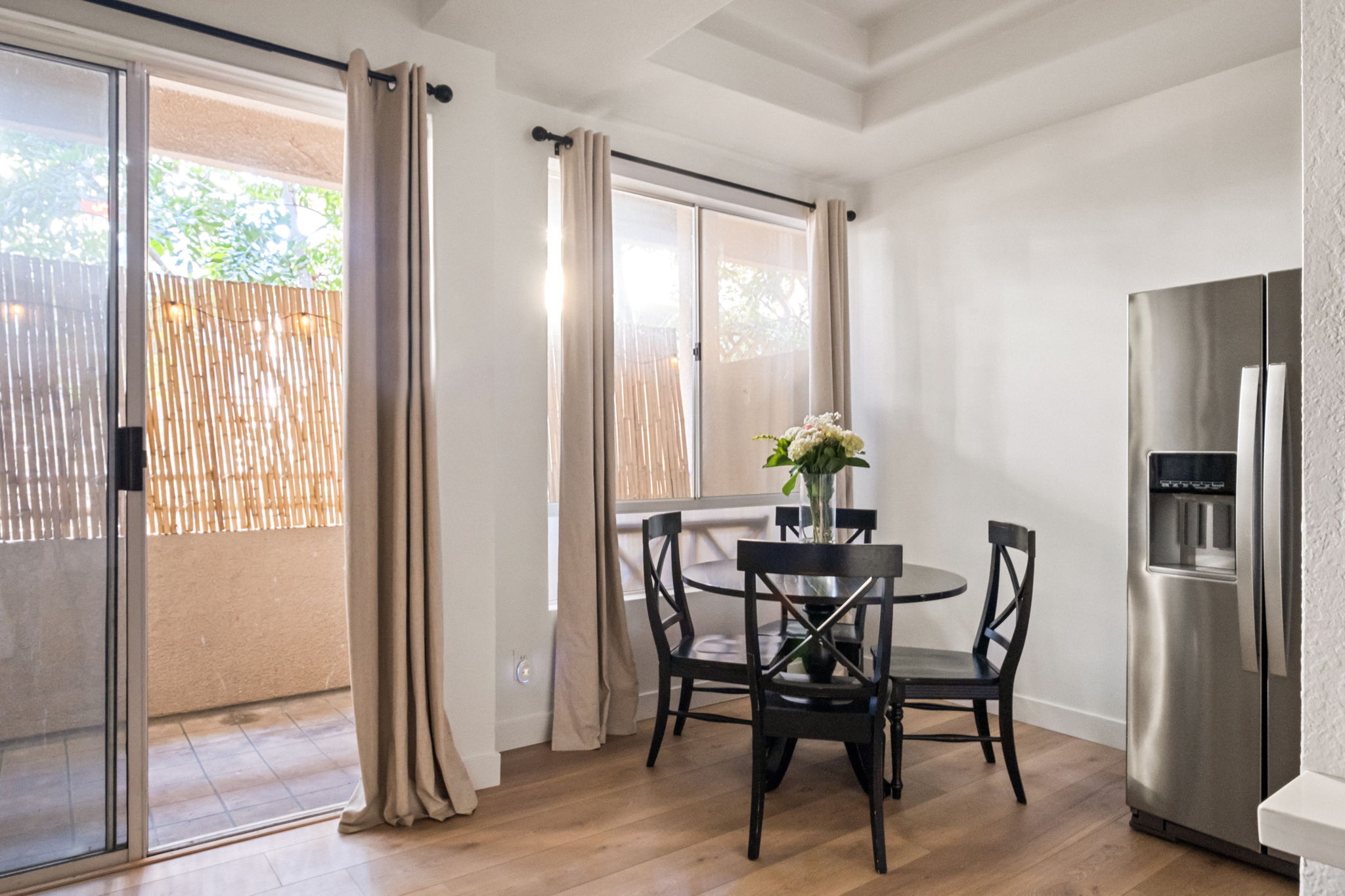  4943 Rosewood Ave - 物件實景