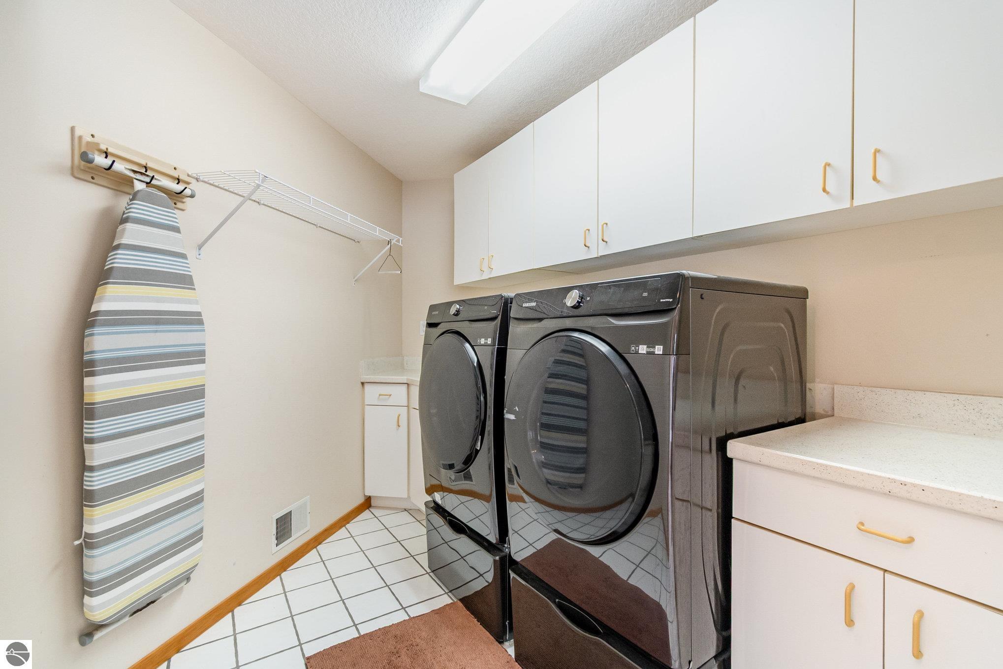 Alma, Michigan, 48801, United States, 5 Bedrooms Bedrooms, ,4 BathroomsBathrooms,Residential,For Sale,2000371