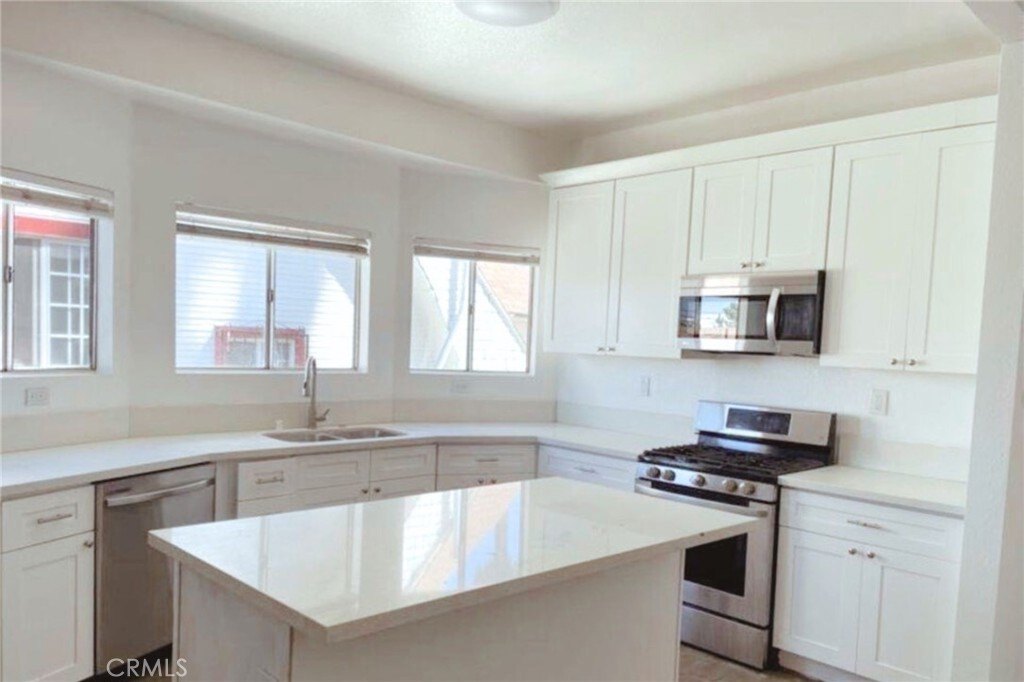 1411 S Harvard Boulevard, Los Angeles, California, 90006, United States, 9 Bedrooms Bedrooms, ,2 BathroomsBathrooms,Residential,For Sale,1411 S Harvard Boulevard,1655602