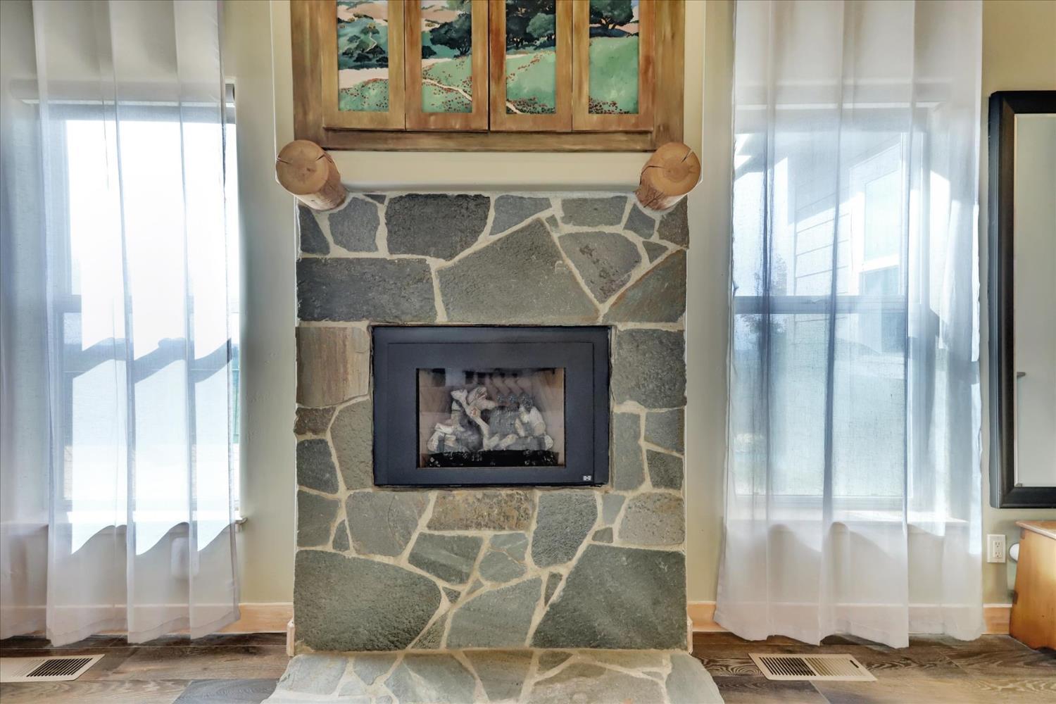 Grass Valley, California, 95949, United States, 3 Bedrooms Bedrooms, ,3 BathroomsBathrooms,Residential,For Sale,1992589