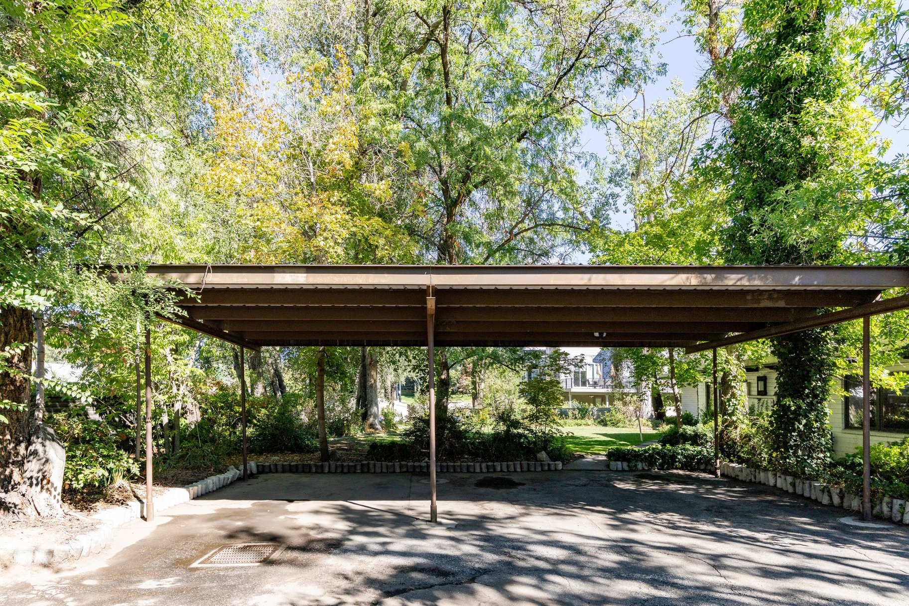  Mid Century Modern Home on a 1/2 Acre Lot - 物件實景