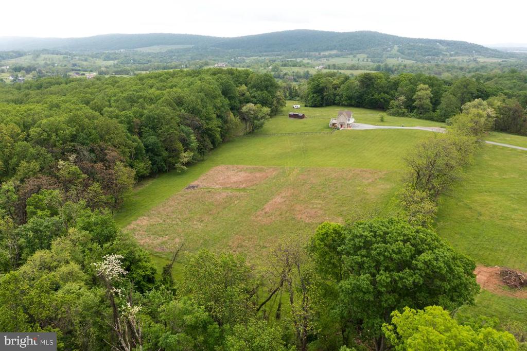 Hillsboro, Virginia, 20132, United States, 2 Bedrooms Bedrooms, ,2 BathroomsBathrooms,Residential,For Sale,1798286