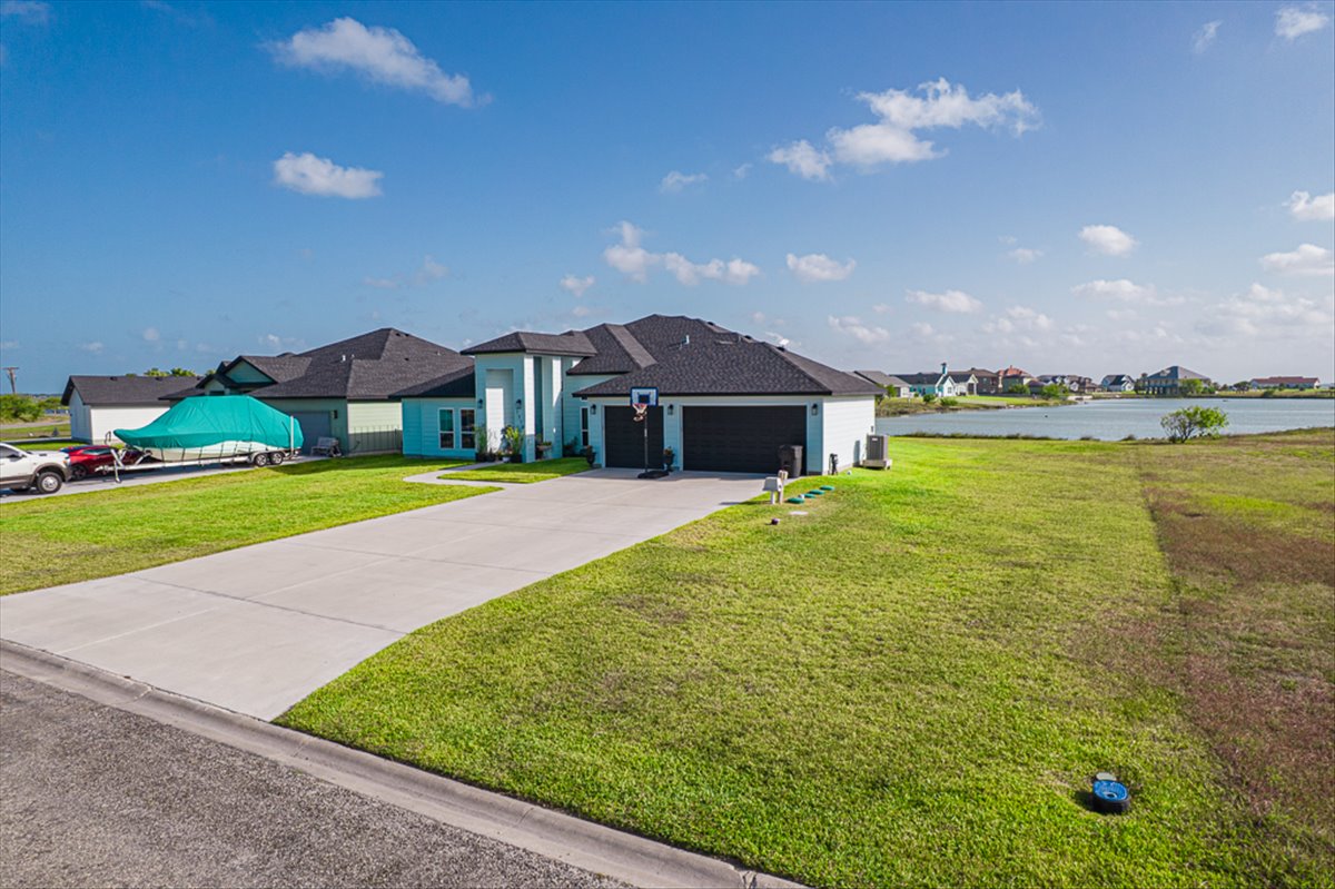 Rockport, Texas, 78382, United States, 5 Bedrooms Bedrooms, ,4 BathroomsBathrooms,Residential,For Sale,1906420