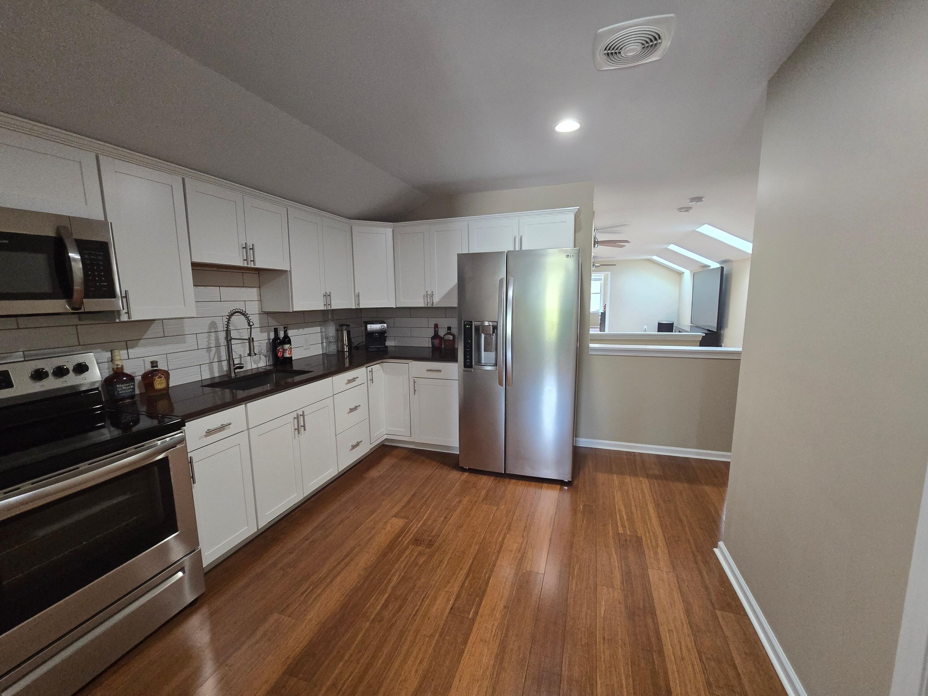 Belleville, Michigan, 48111, United States, 5 Bedrooms Bedrooms, ,5 BathroomsBathrooms,Residential,For Sale,1976520