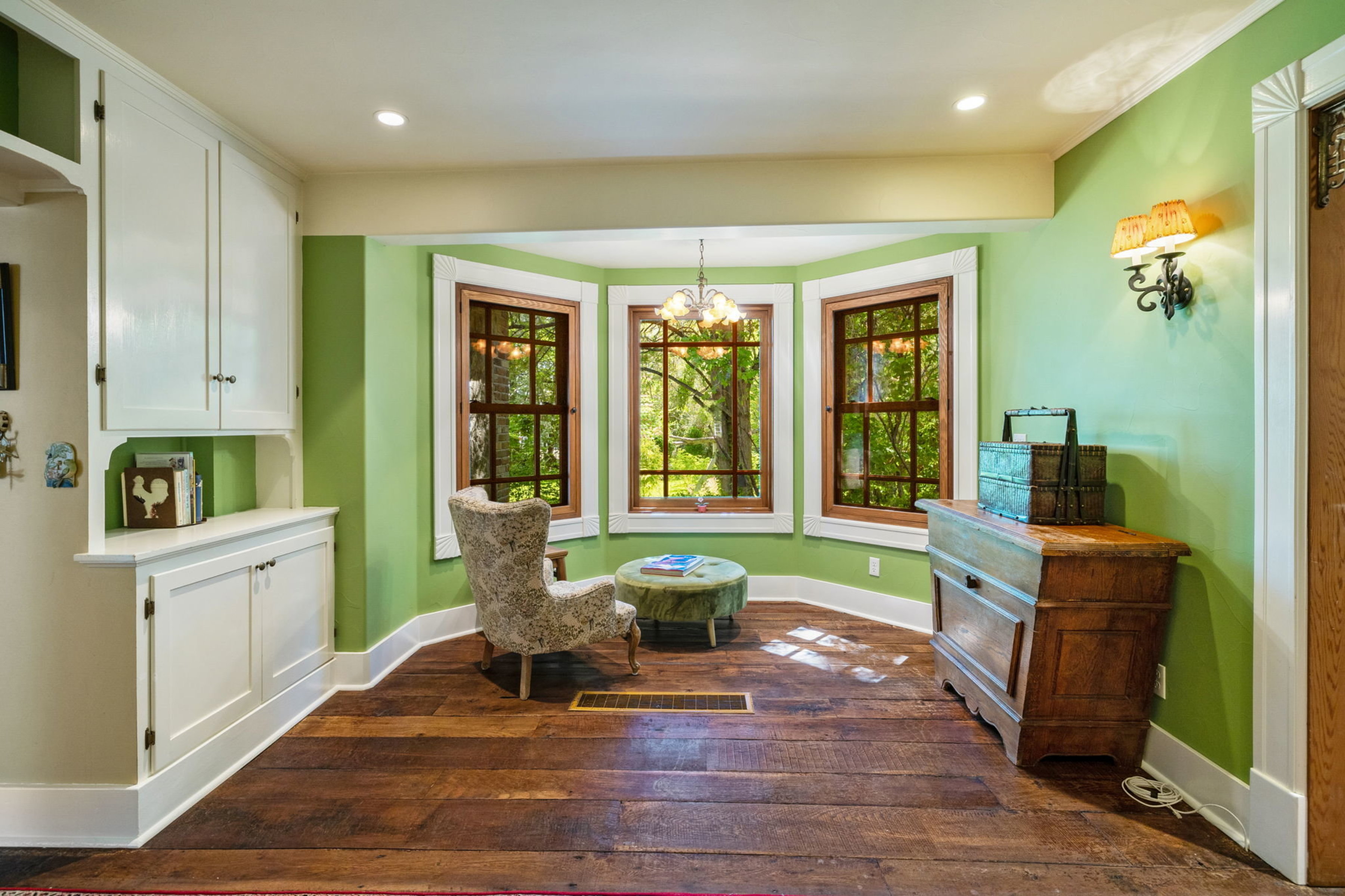  Historic home with 2 guest homes on 1.24 acres with a pool - 物件實景
