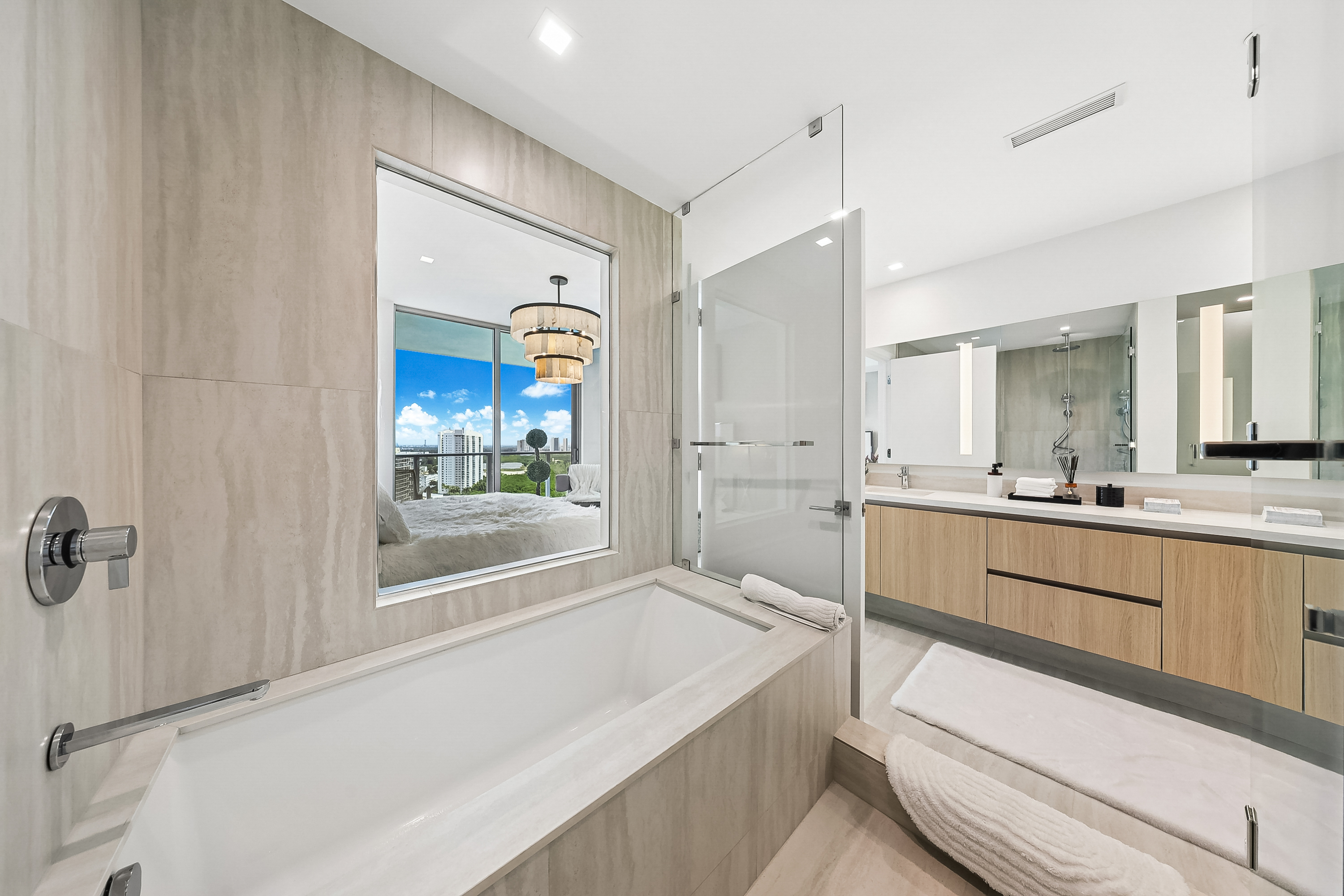  2411 Laguna Circle, Miami, FL, 33181 - 物件實景