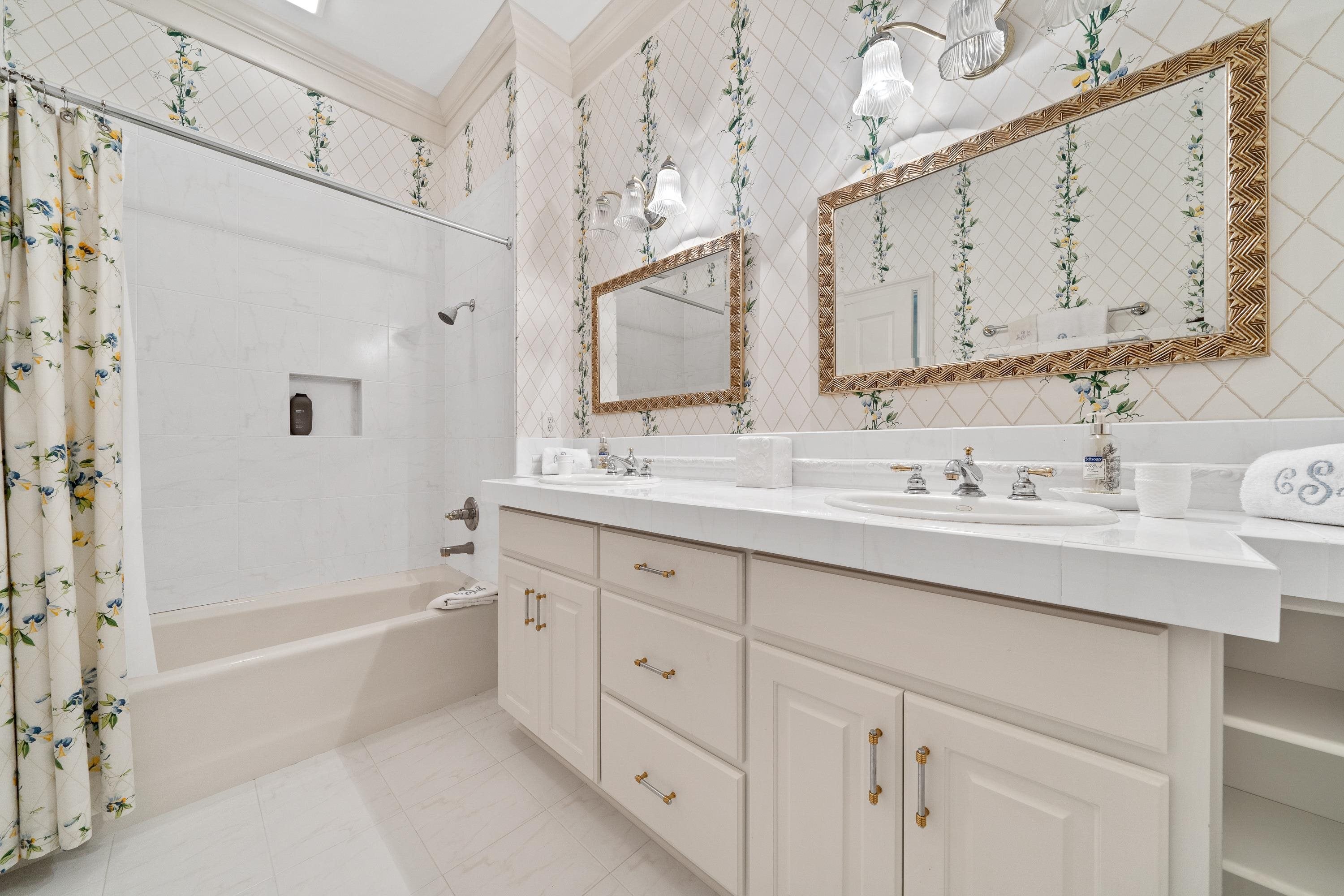 Greensboro, Georgia, 30642, United States, 7 Bedrooms Bedrooms, ,8 BathroomsBathrooms,Residential,For Sale,1984932