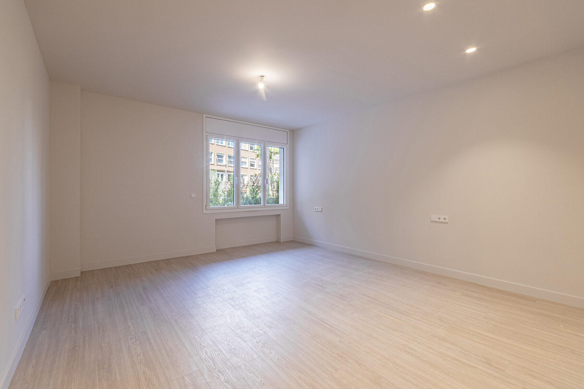  Fantastic renovated apartment with large garden at the living room level - 物件實景