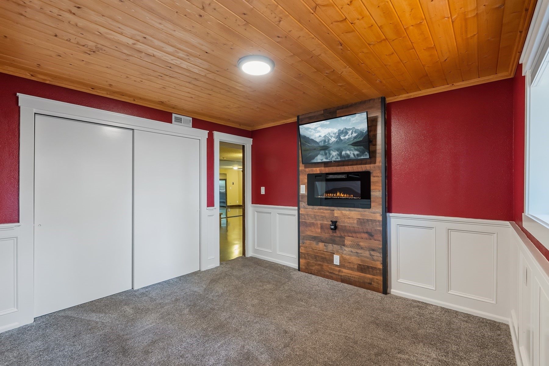  1023 N Crestline Dr - 物件實景