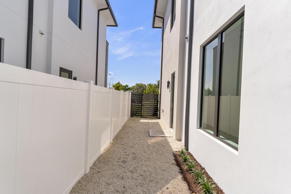 Delray Beach, Florida, 33444, United States, 4 Bedrooms Bedrooms, ,5 BathroomsBathrooms,Residential,For Sale,1974503