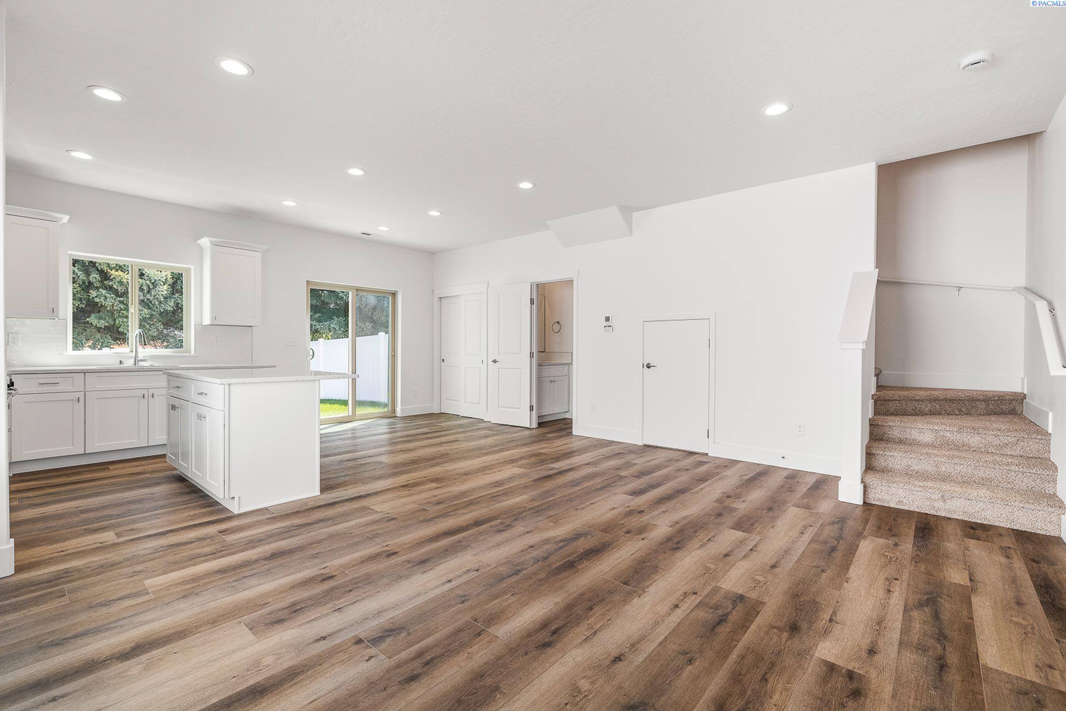 Kennewick, Washington, 99337, United States, 6 Bedrooms Bedrooms, ,Residential,For Sale,1941578
