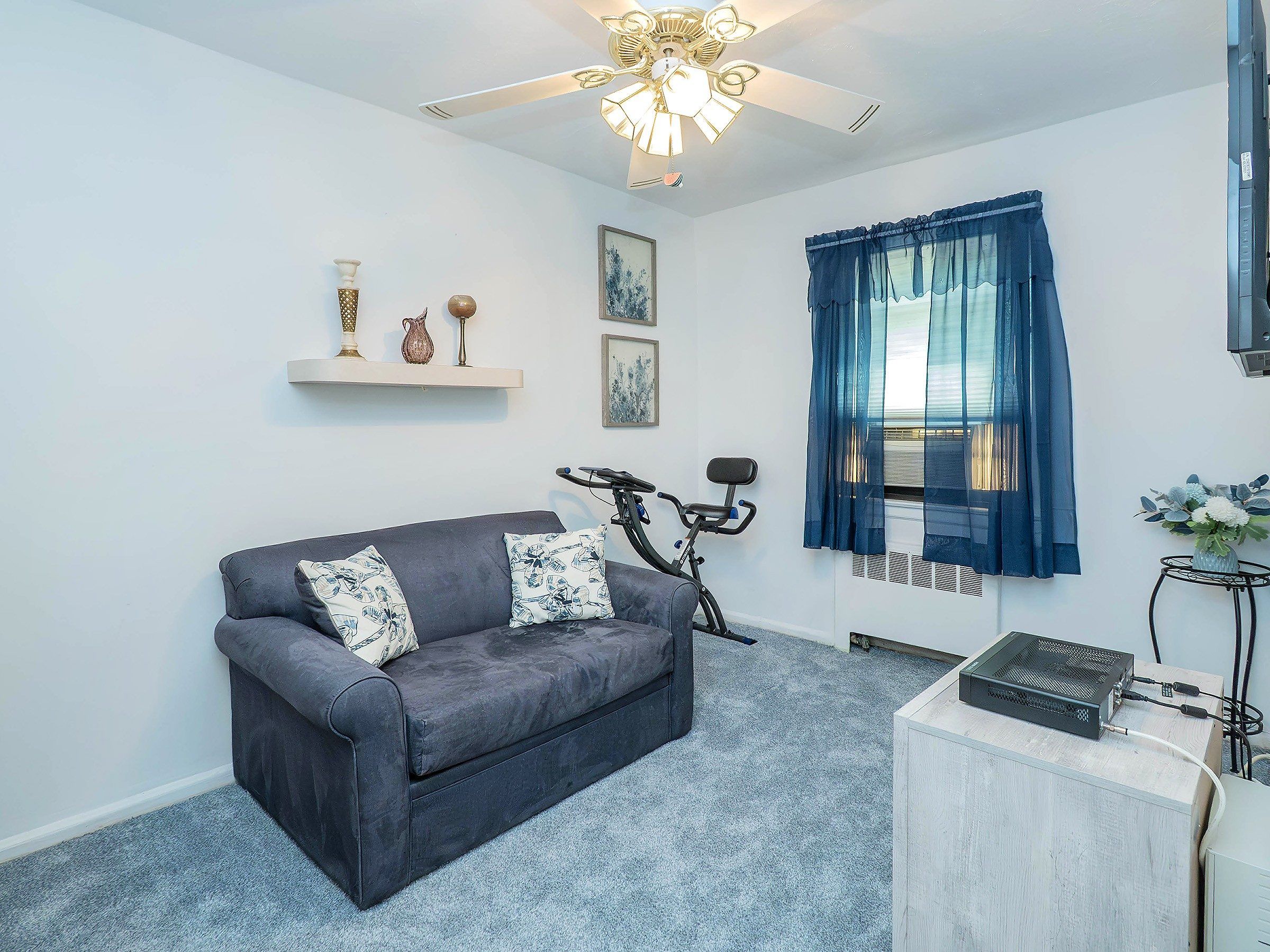  220-10 75th Avenue, Oakland Gardens, NY, 11364 - 物件實景