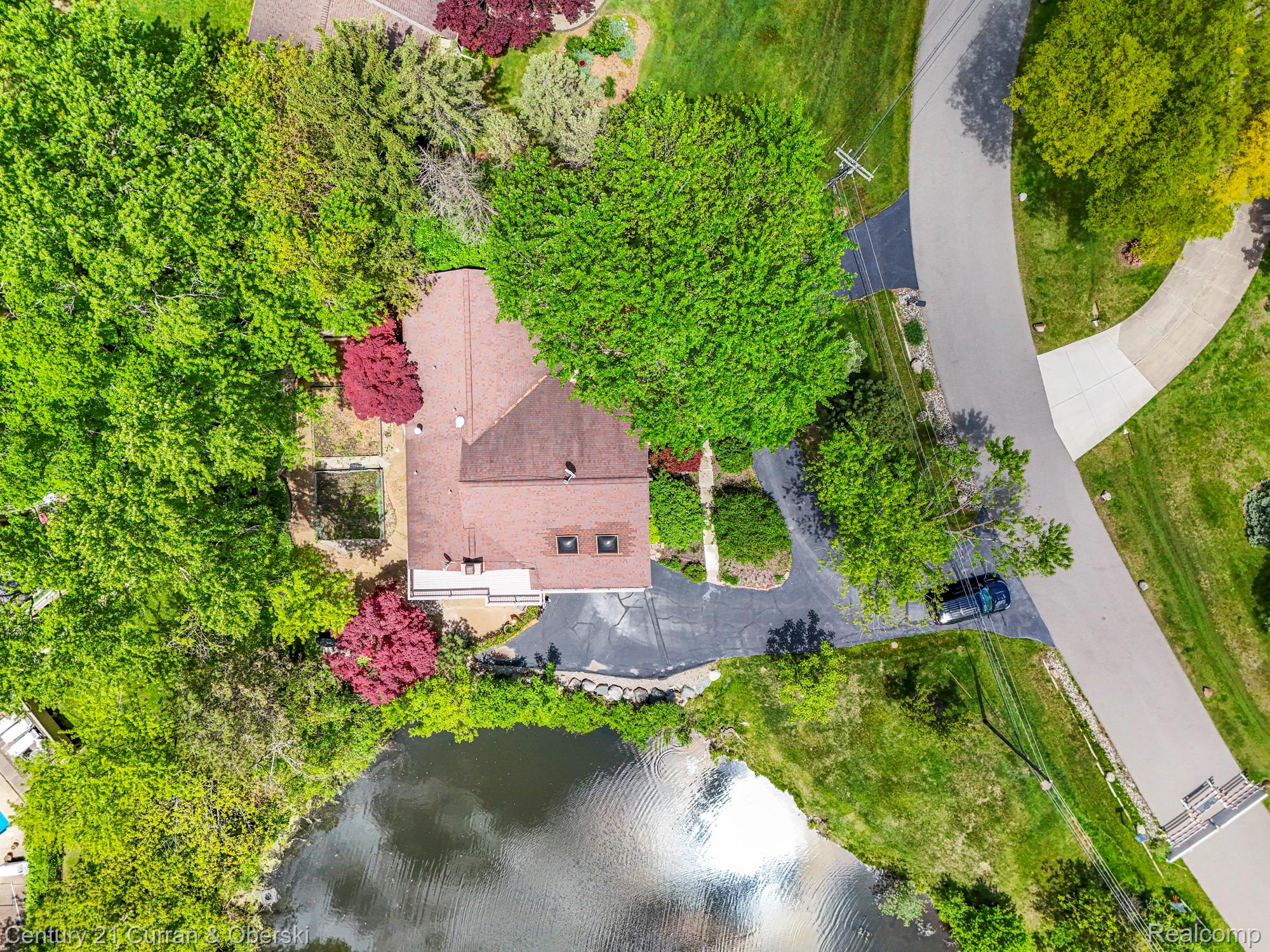 West Bloomfield Charter Township, Michigan, 48323, United States, 4 Bedrooms Bedrooms, ,4 BathroomsBathrooms,Residential,For Sale,1942642