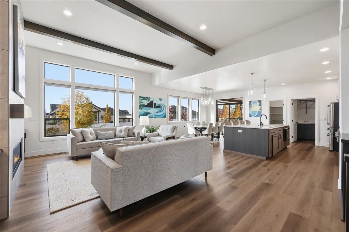 Spokane, Washington, 99208, United States, 5 Bedrooms Bedrooms, ,3 BathroomsBathrooms,Residential,For Sale,1992809