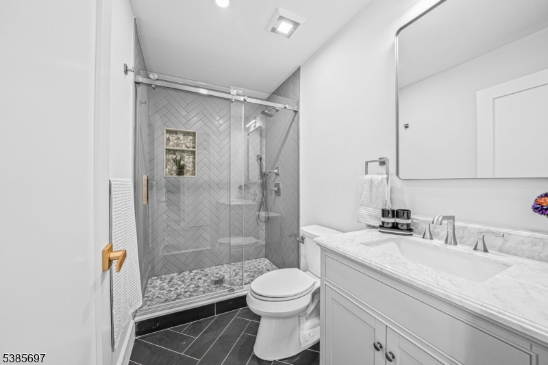 Maplewood Twp., New Jersey, 07040, United States, 4 Bedrooms Bedrooms, ,4 BathroomsBathrooms,Residential,For Sale,1950827