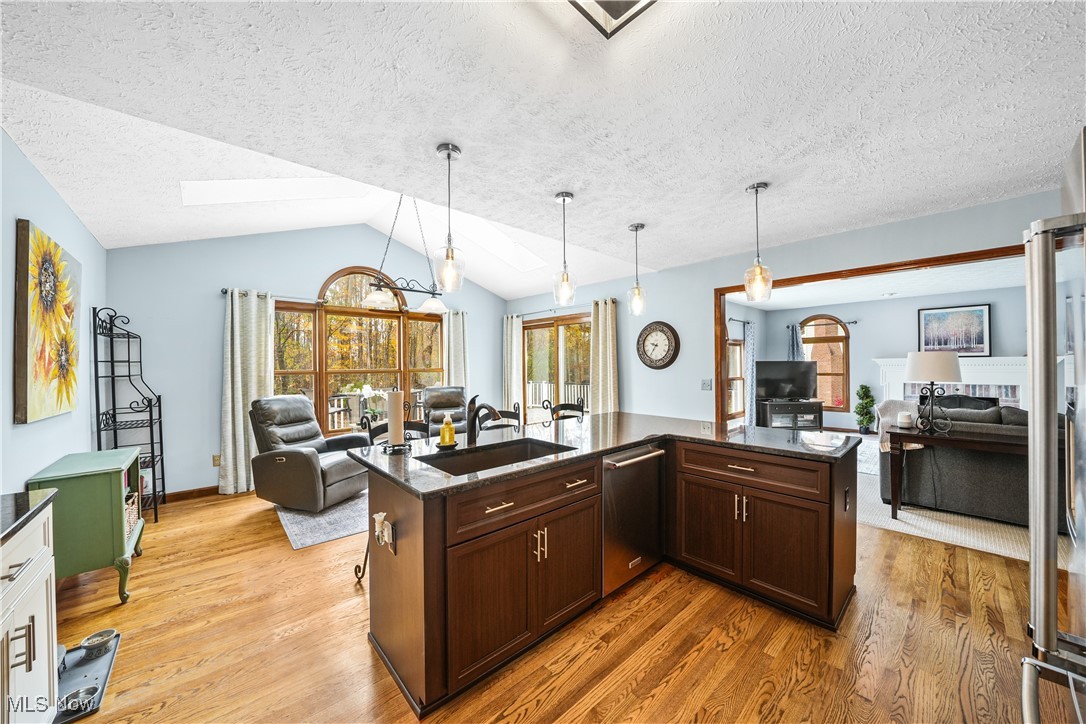 Aurora, Ohio, 44202, United States, 4 Bedrooms Bedrooms, ,4 BathroomsBathrooms,Residential,For Sale,1987791