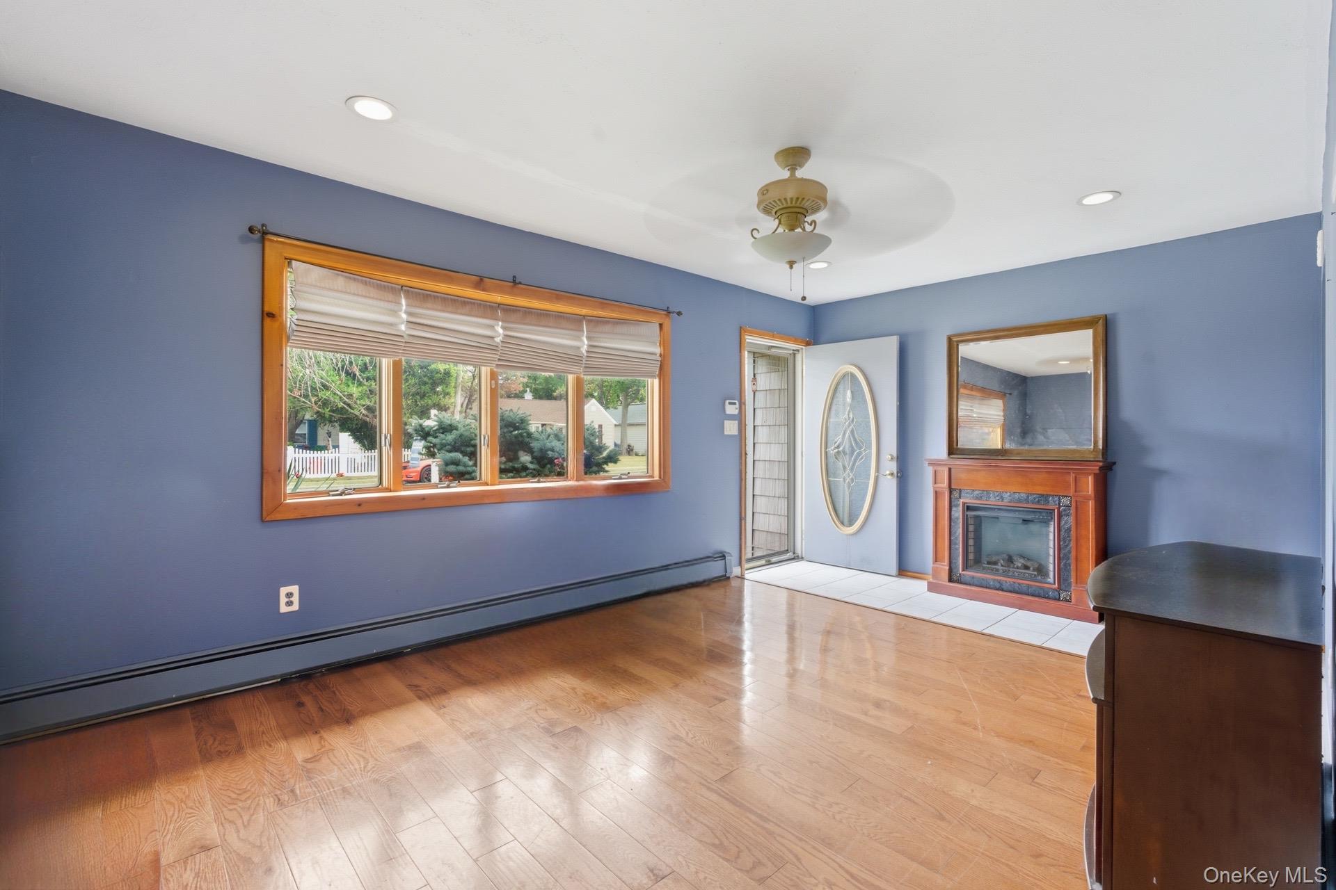 Lindenhurst, New York, 11757, United States, 3 Bedrooms Bedrooms, ,1 BathroomBathrooms,Residential,For Sale,1963707