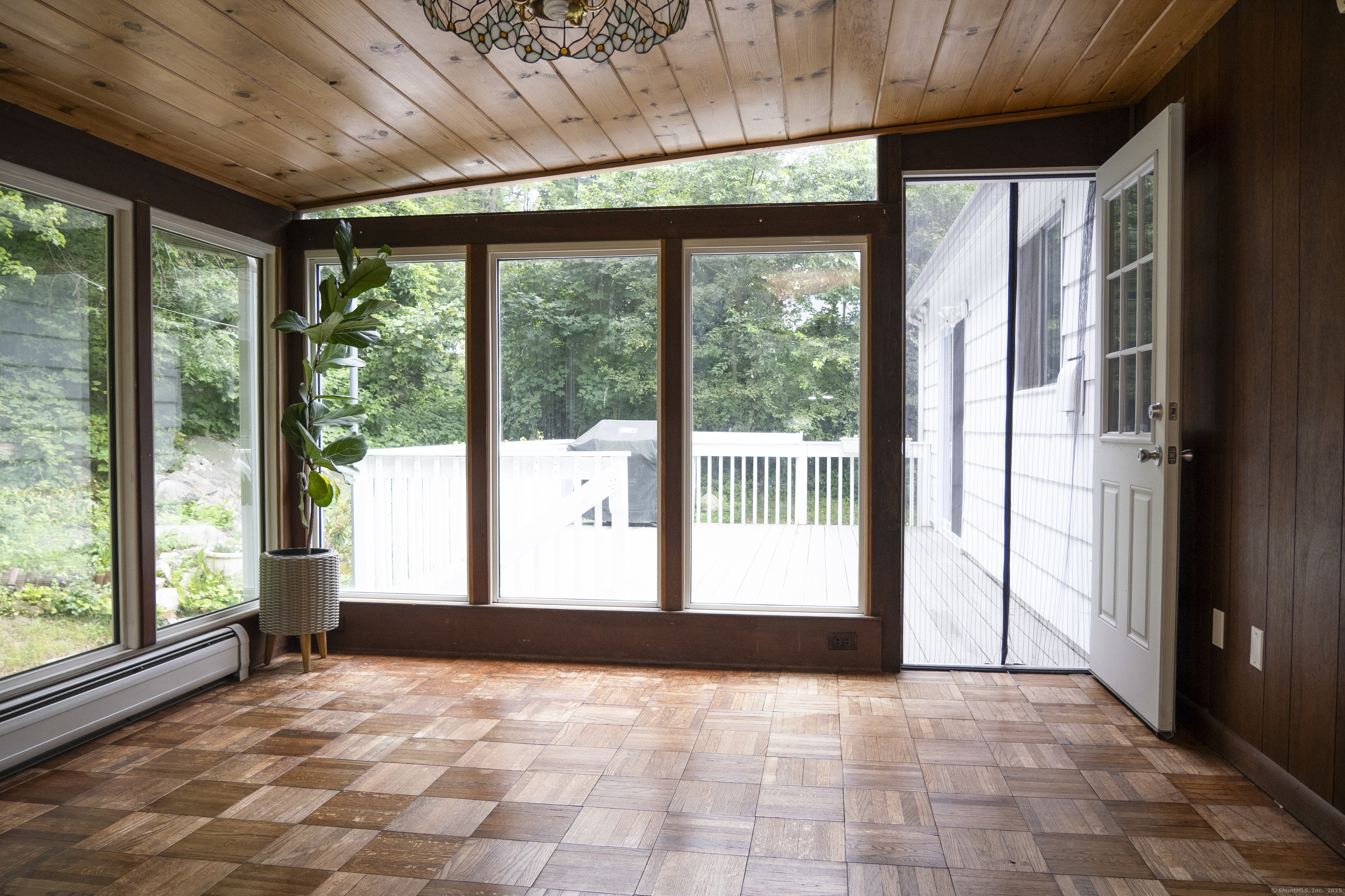 Trumbull, Connecticut, 06611, United States, 3 Bedrooms Bedrooms, ,3 BathroomsBathrooms,Residential,For Sale,1937031